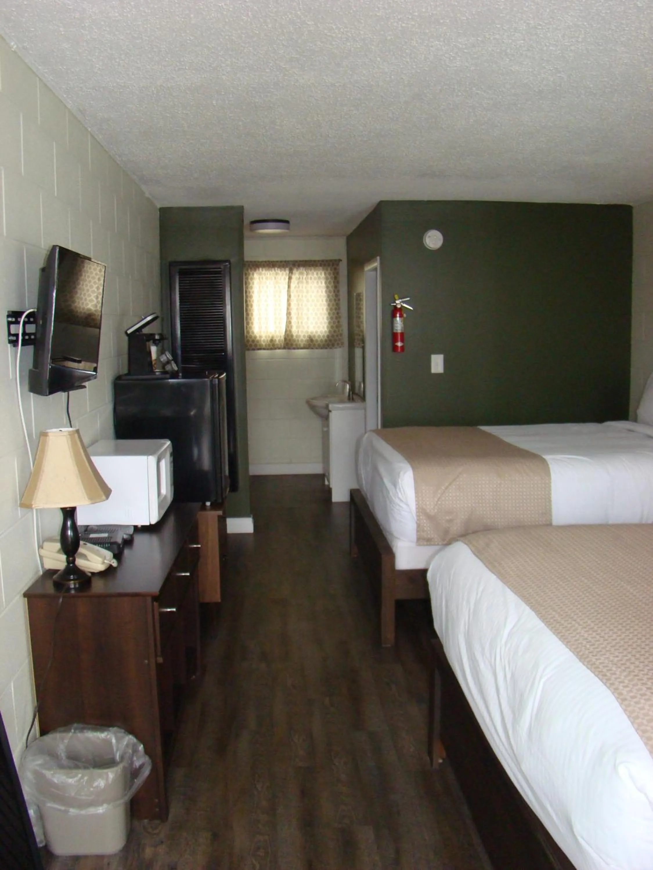Bedroom, Bed in Paddock Inn