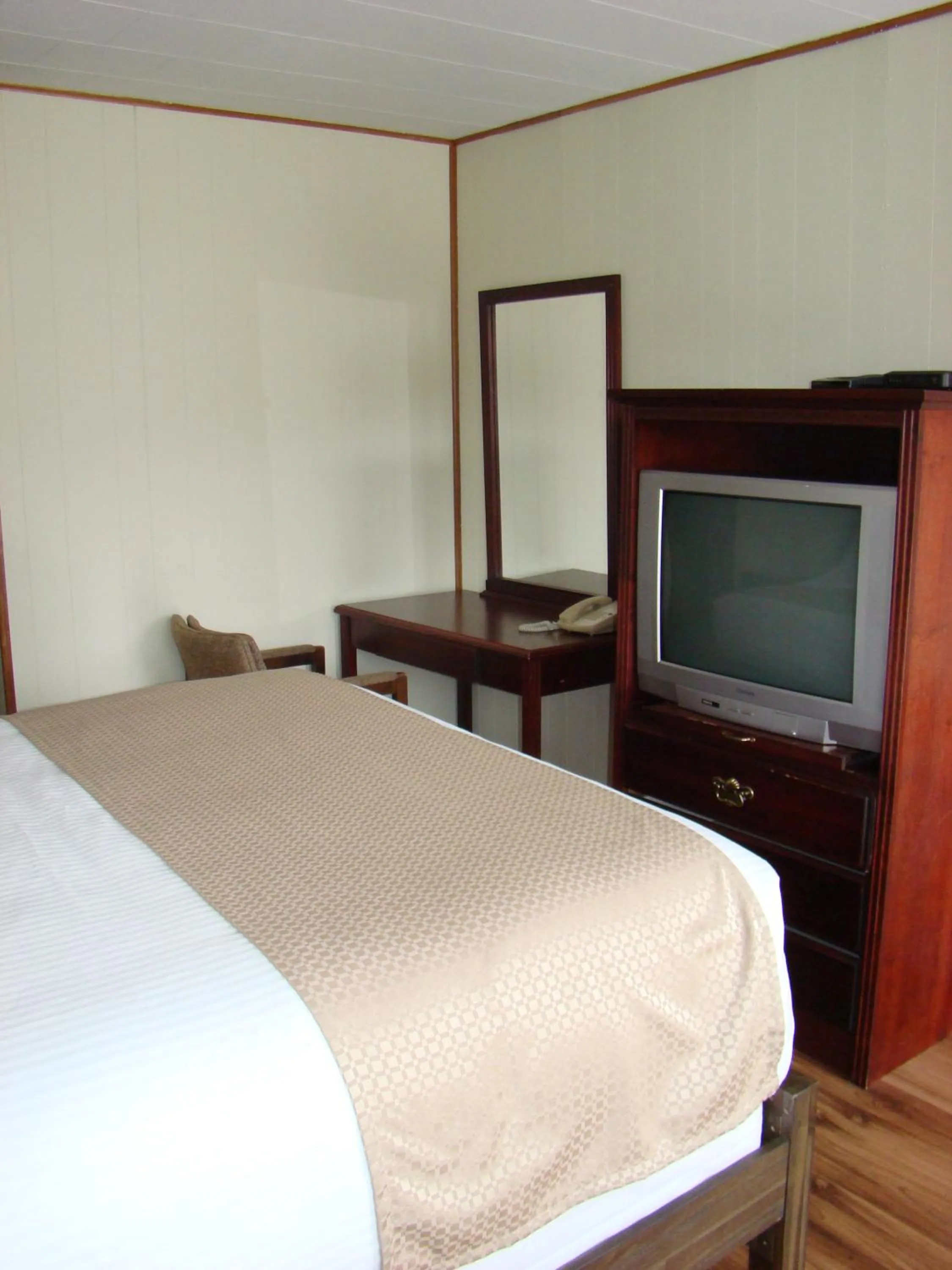 Bedroom, Bed in Paddock Inn