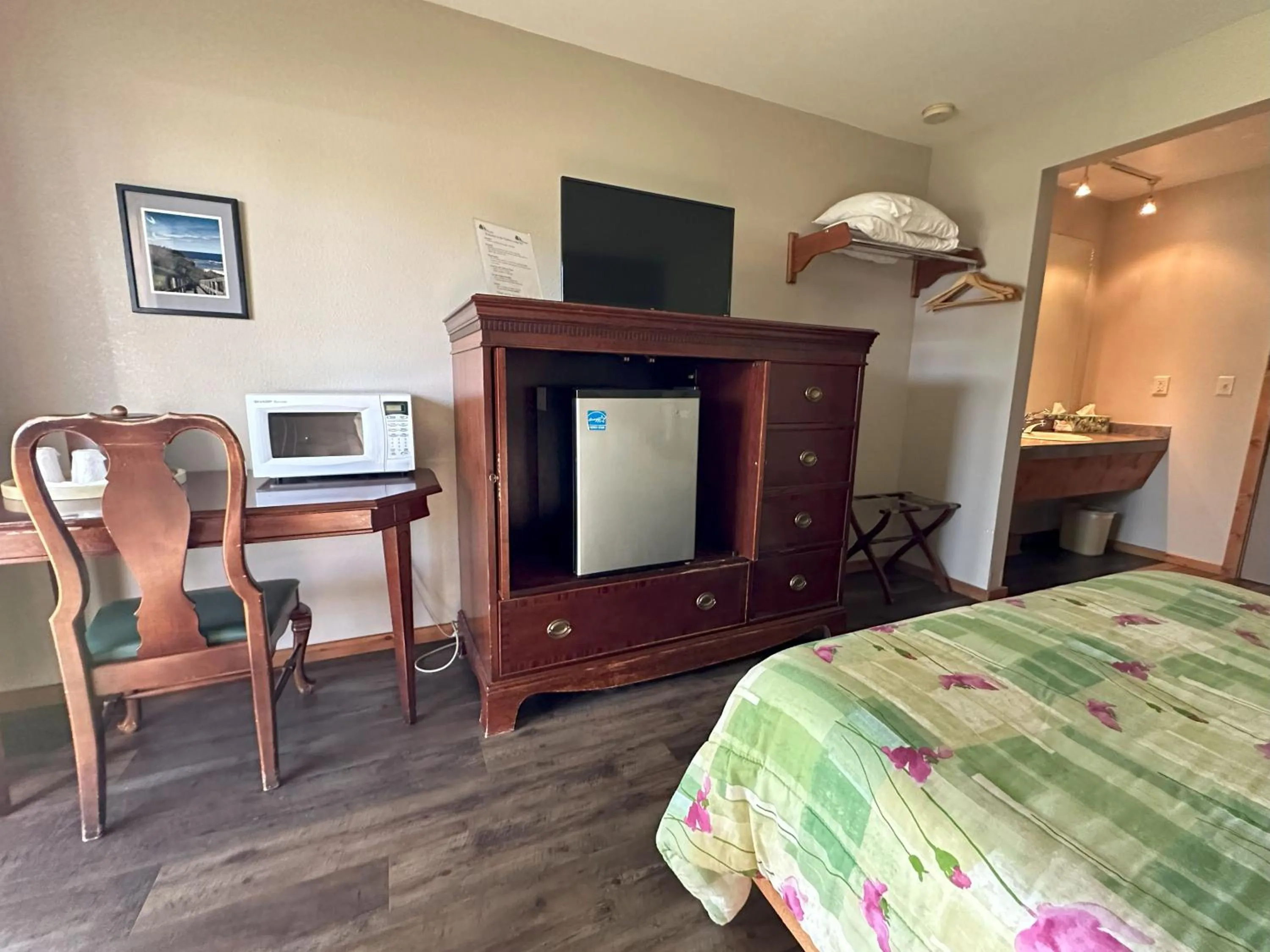 Bed in Timber Lodge Inn