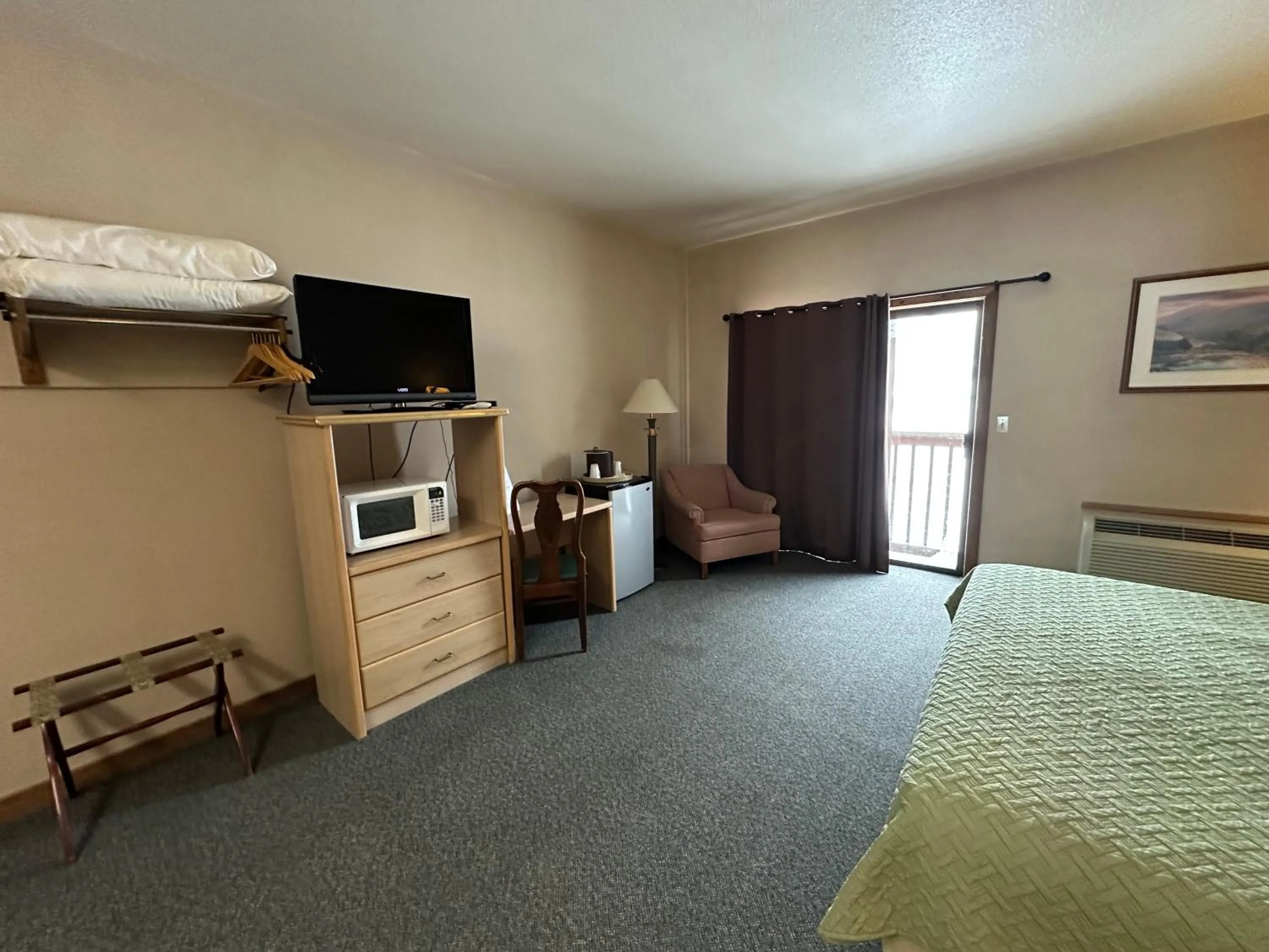 Bed in Timber Lodge Inn