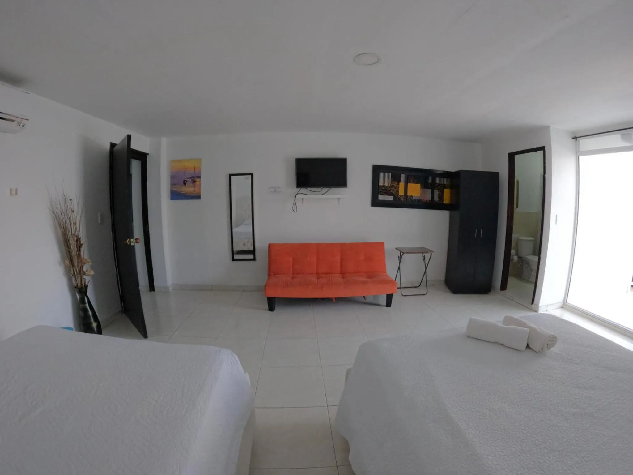 Bedroom, Bed in Blue Emerald Inn