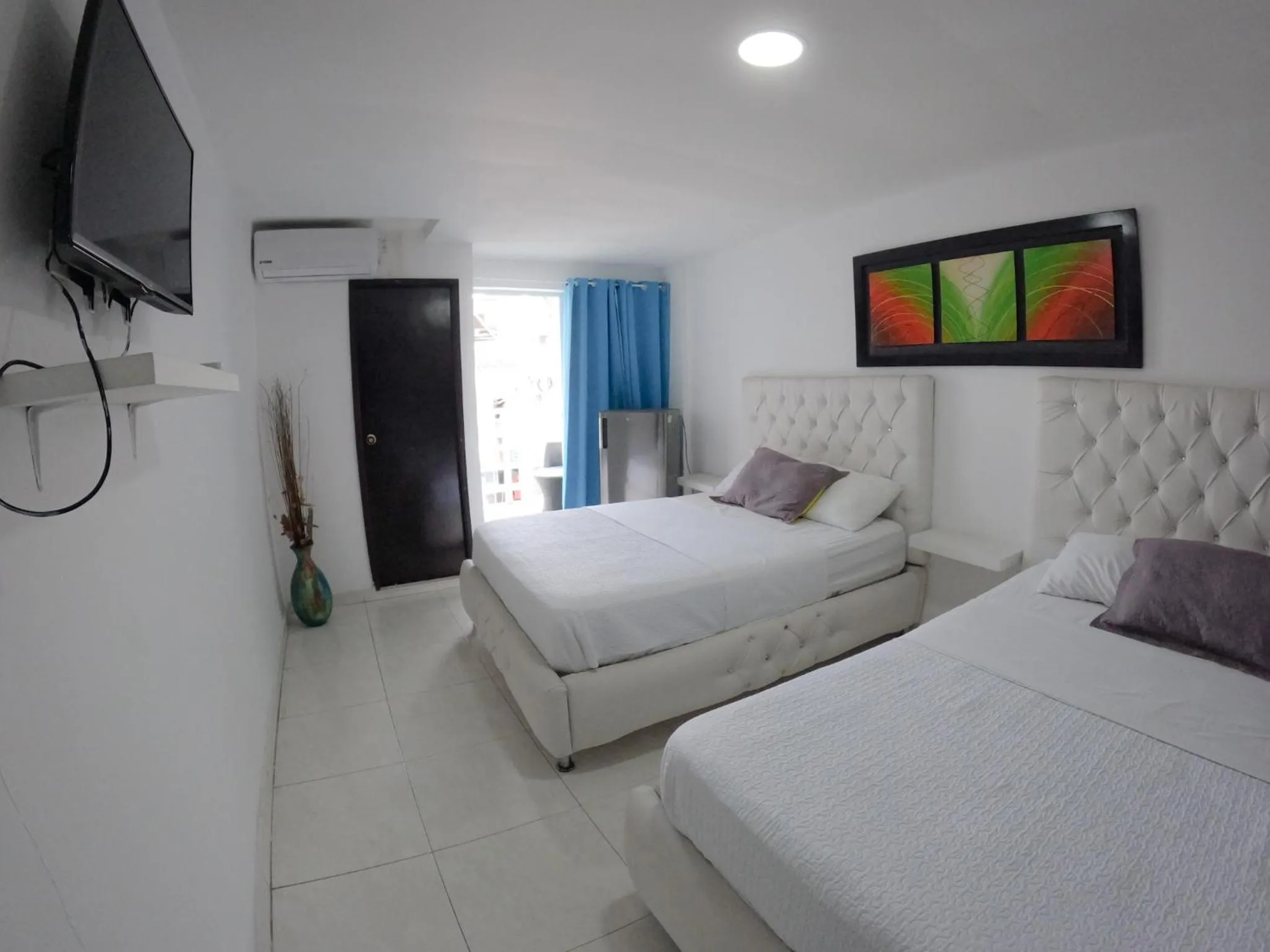 Photo of the whole room, Bed in Blue Emerald Inn