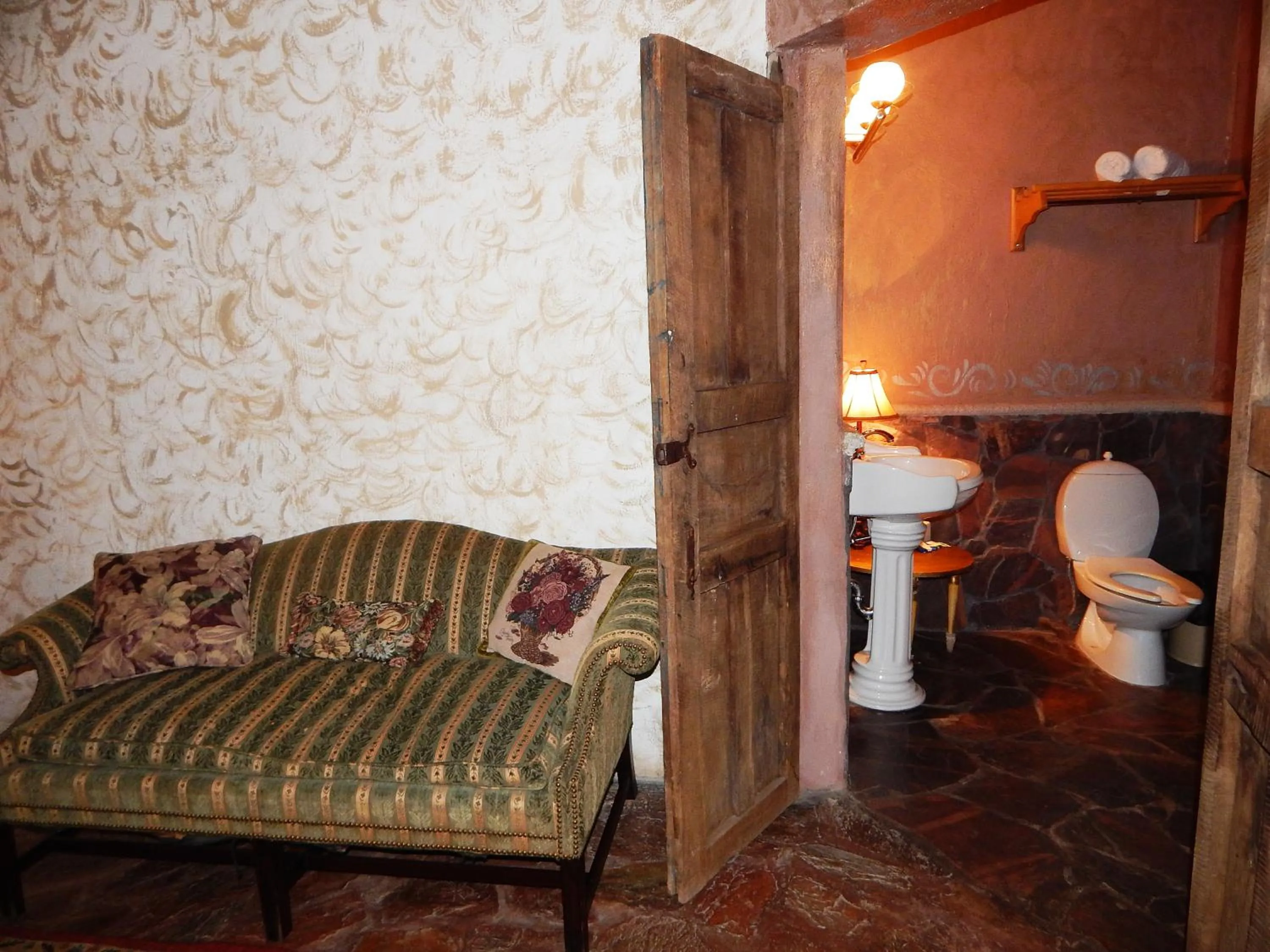 Shower in Hotel Torres Del Fuerte