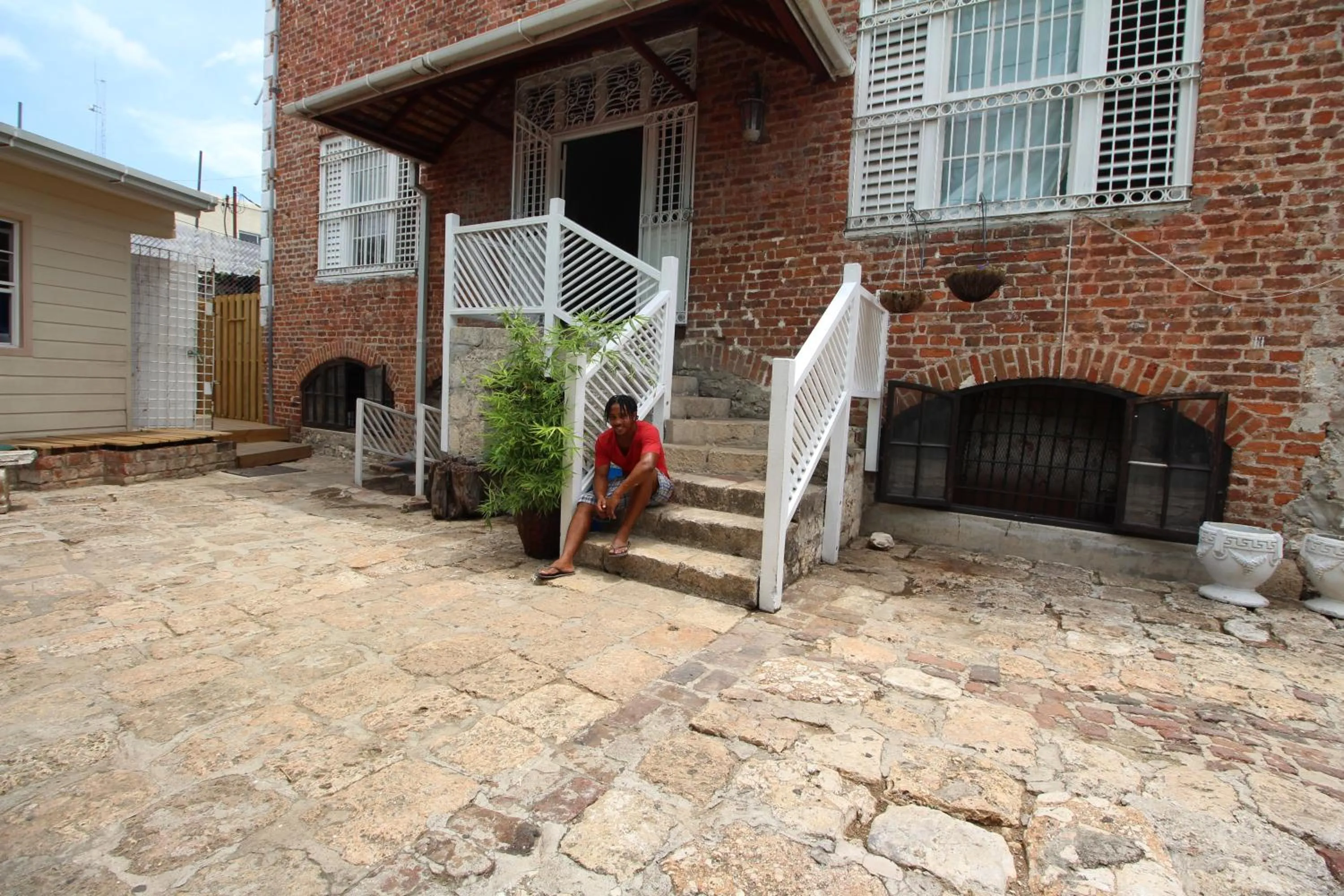 Facade/entrance in Mobay Kotch