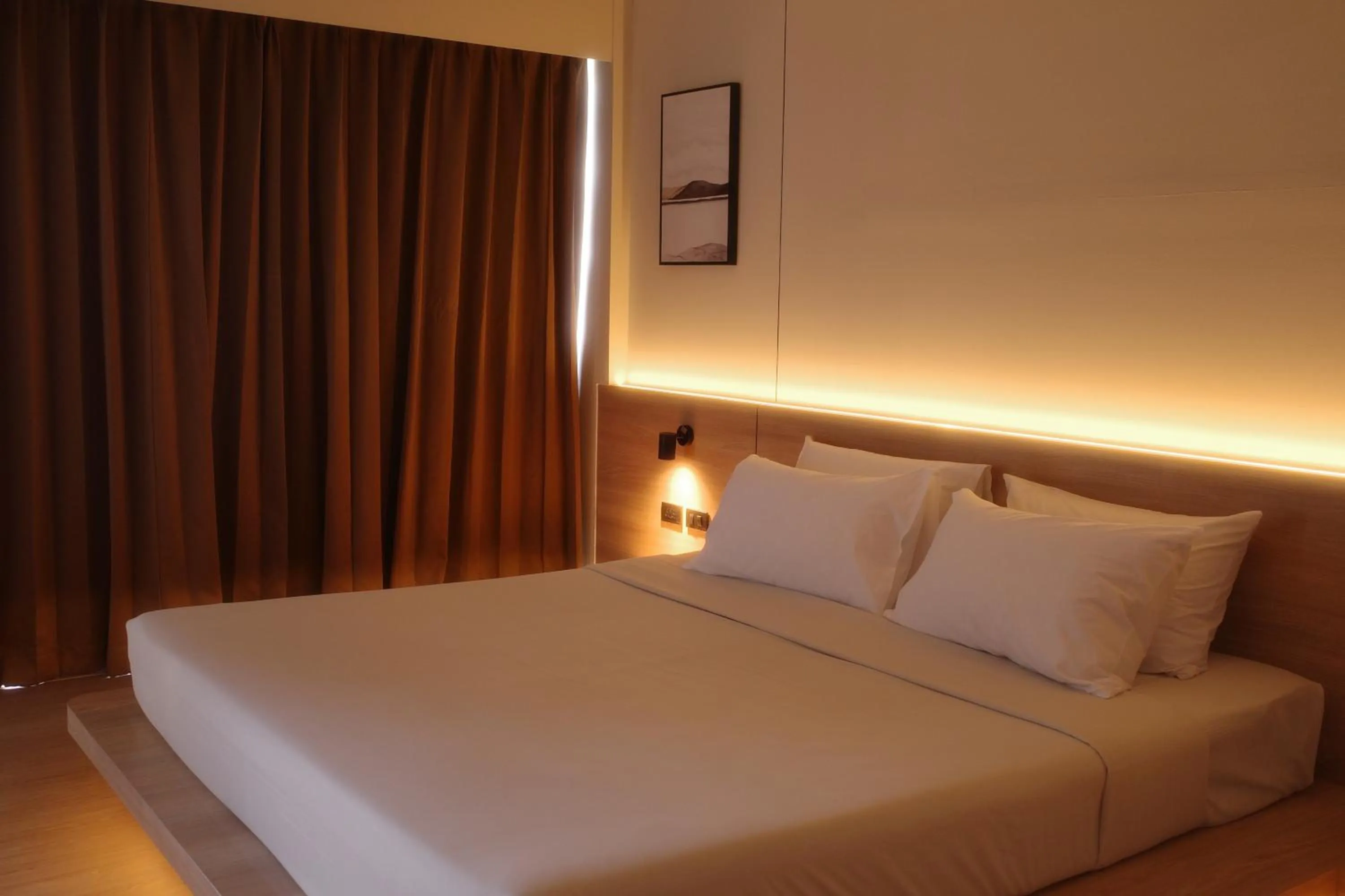 Guests, Bed in Welcome Plaza Hotel Pattaya
