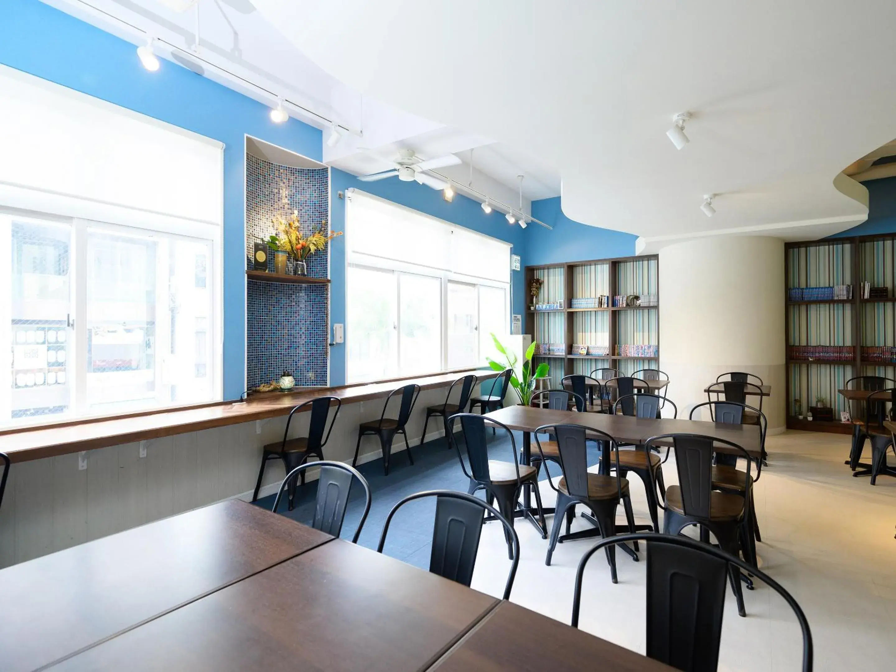 Lounge or bar in HOTEL THE CUBE Naha Kokusai Street Lounge or bar in HOTEL THE CUBE Naha Kokusai Street