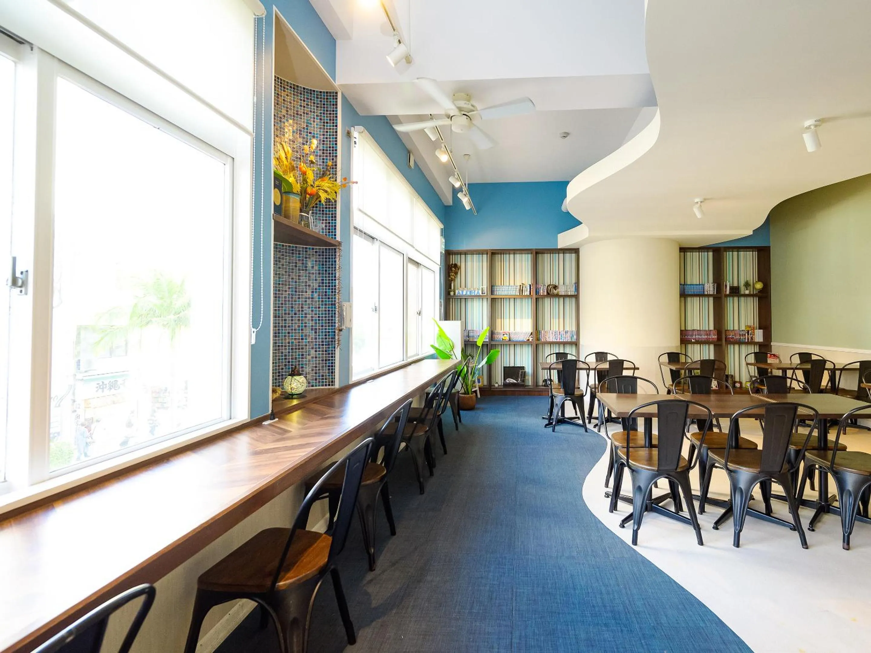 Communal lounge/ TV room in HOTEL THE CUBE Naha Kokusai Street