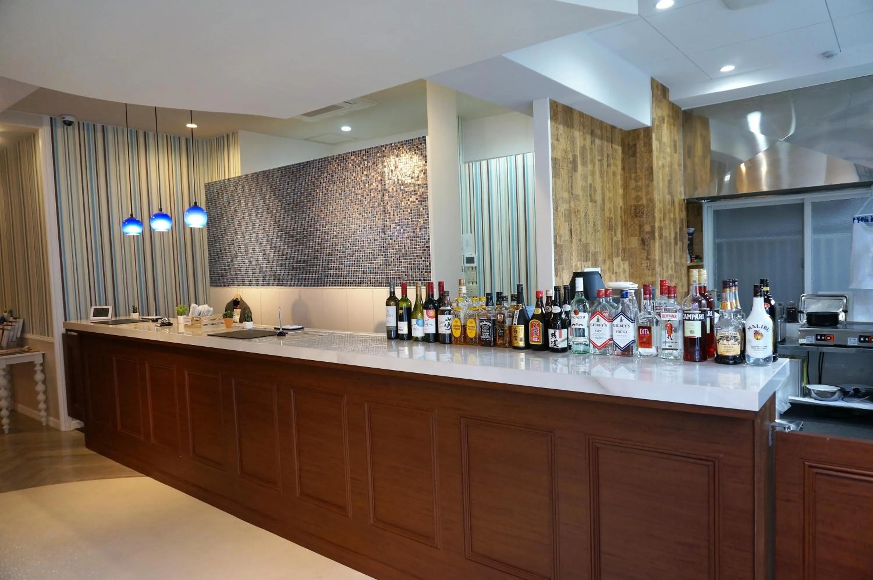 Lounge or bar in HOTEL THE CUBE Naha Kokusai Street