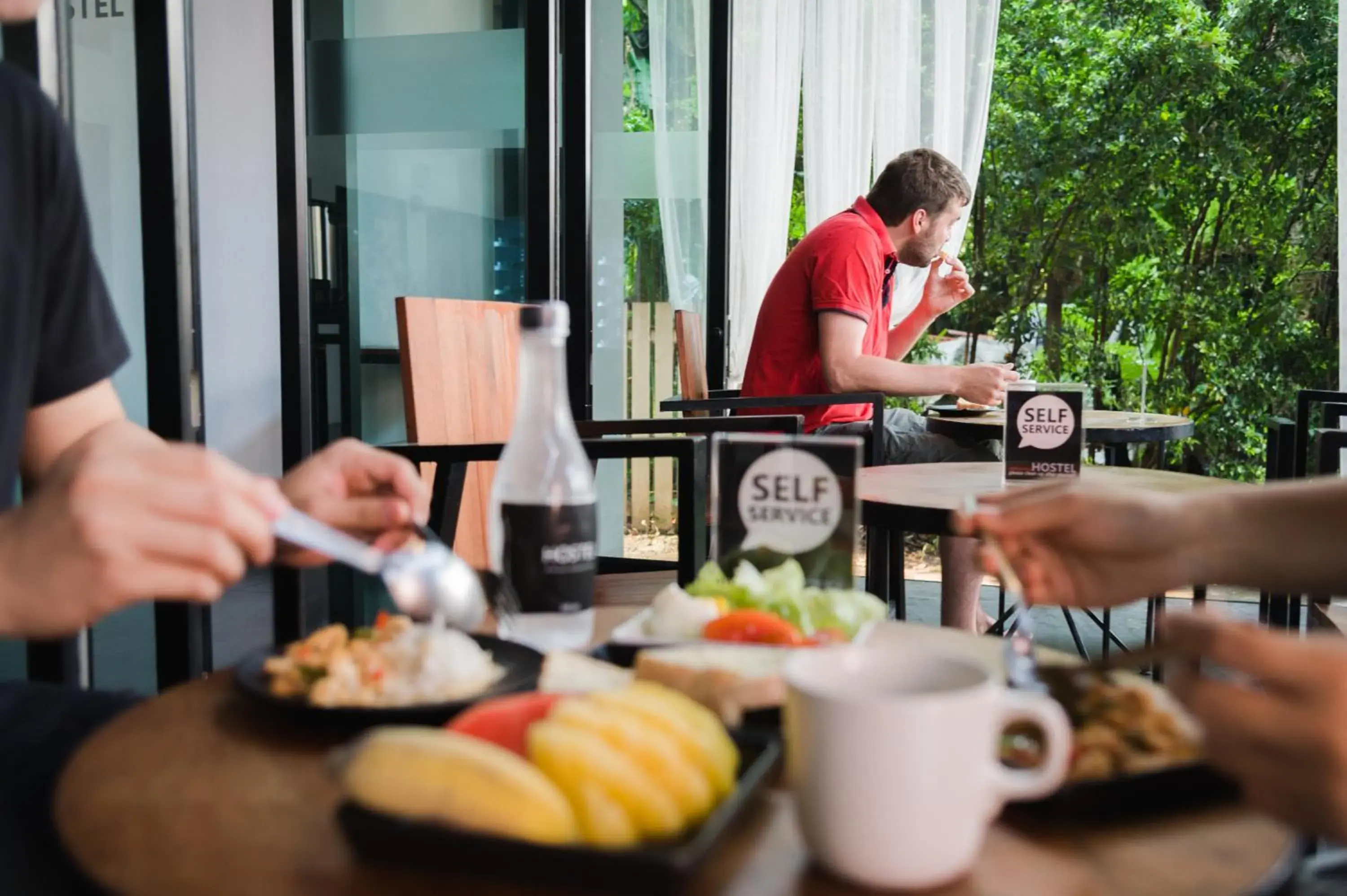 Food and drinks in The Common Hostel Food and drinks in The Common Hostel