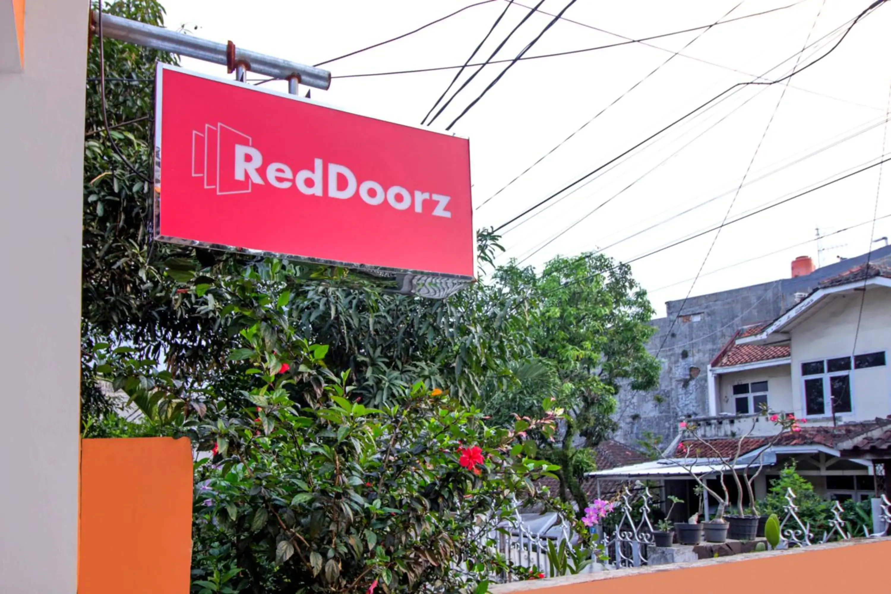 Property building in RedDoorz Syariah near BTC Fashion Mall Property building in RedDoorz Syariah near BTC Fashion Mall