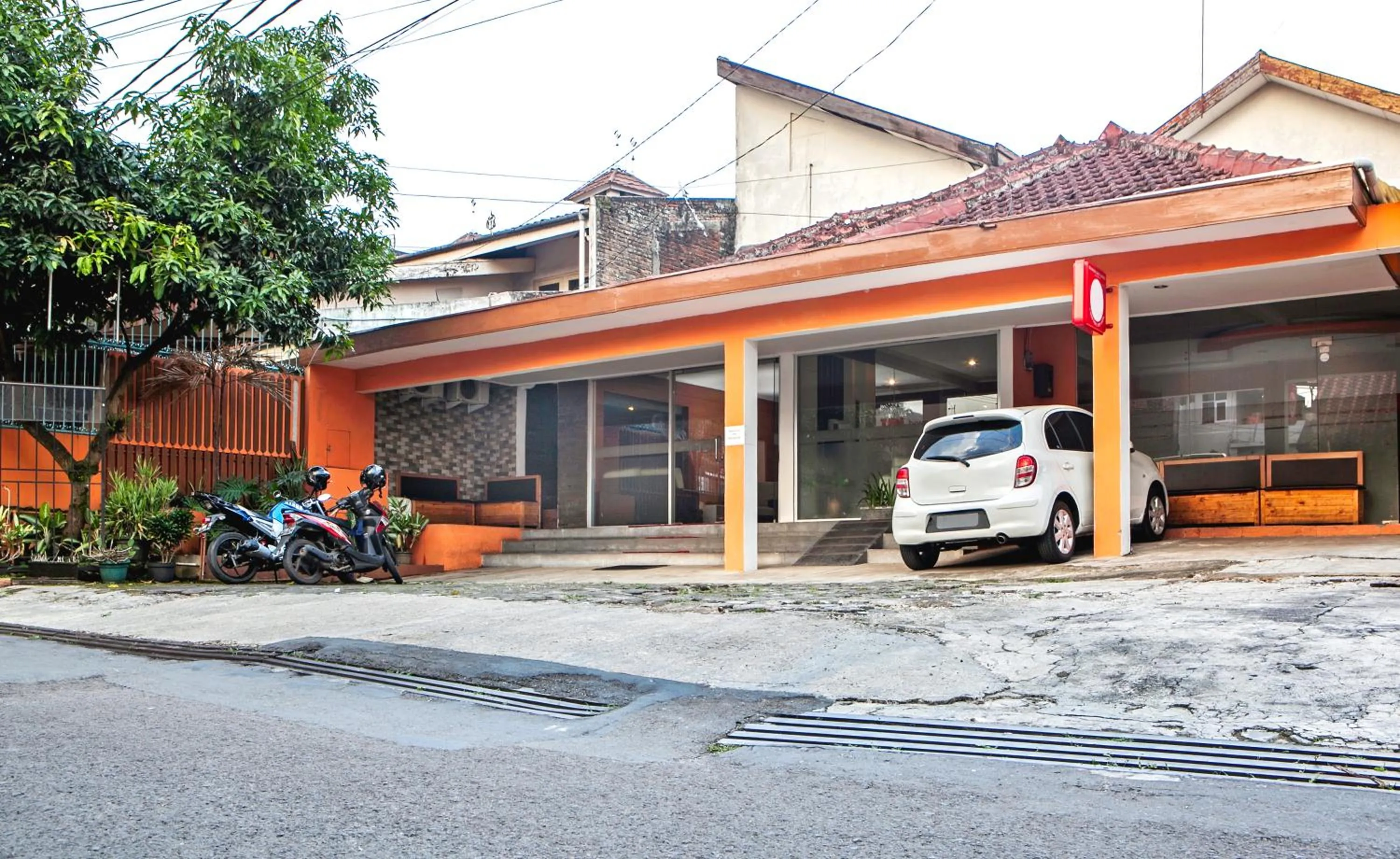 Property building in RedDoorz Syariah near BTC Fashion Mall