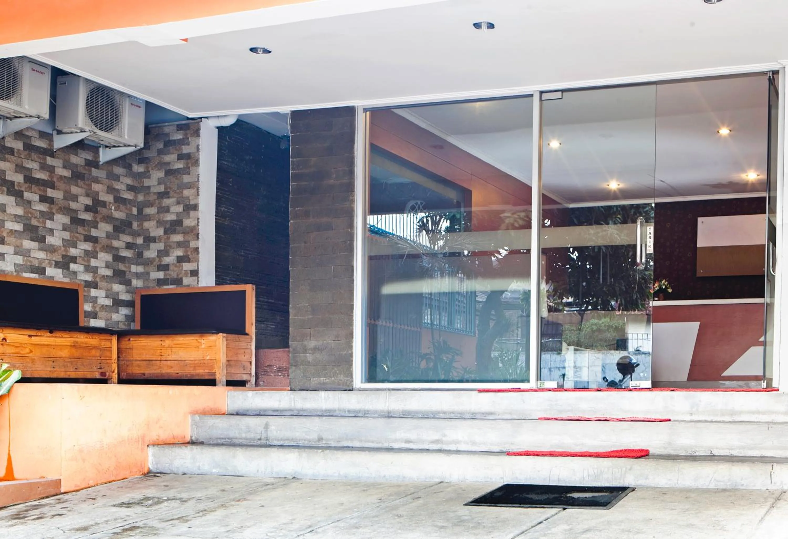 Area and facilities in RedDoorz Syariah near BTC Fashion Mall