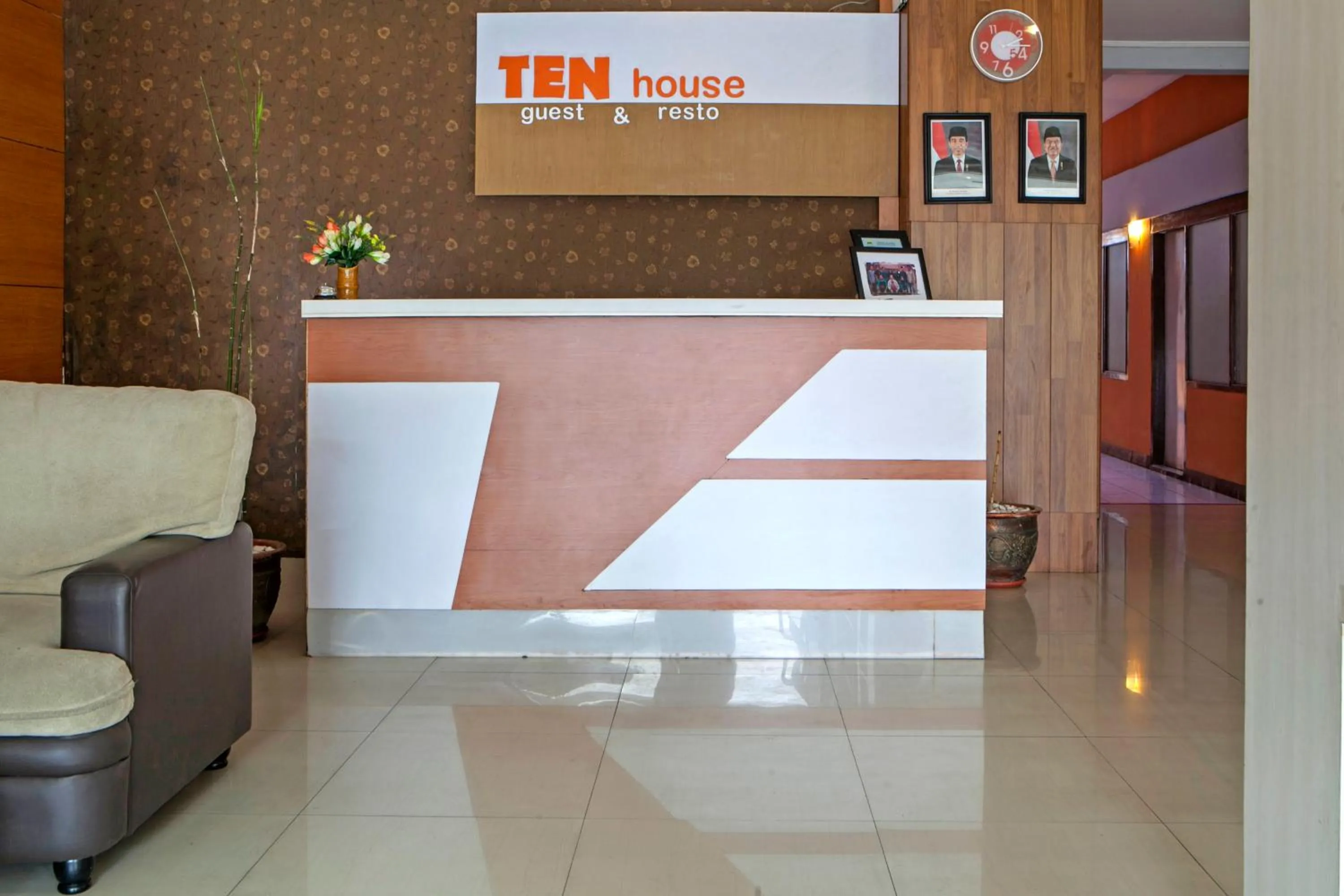 Bathroom in RedDoorz Syariah near BTC Fashion Mall