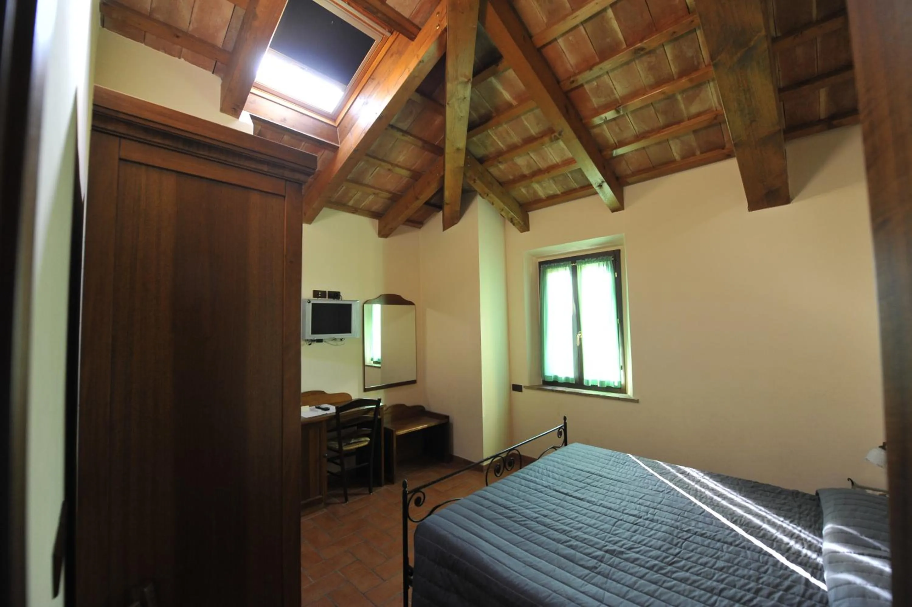 Communal lounge/ TV room, Bed in Il Podere Del Germano Reale