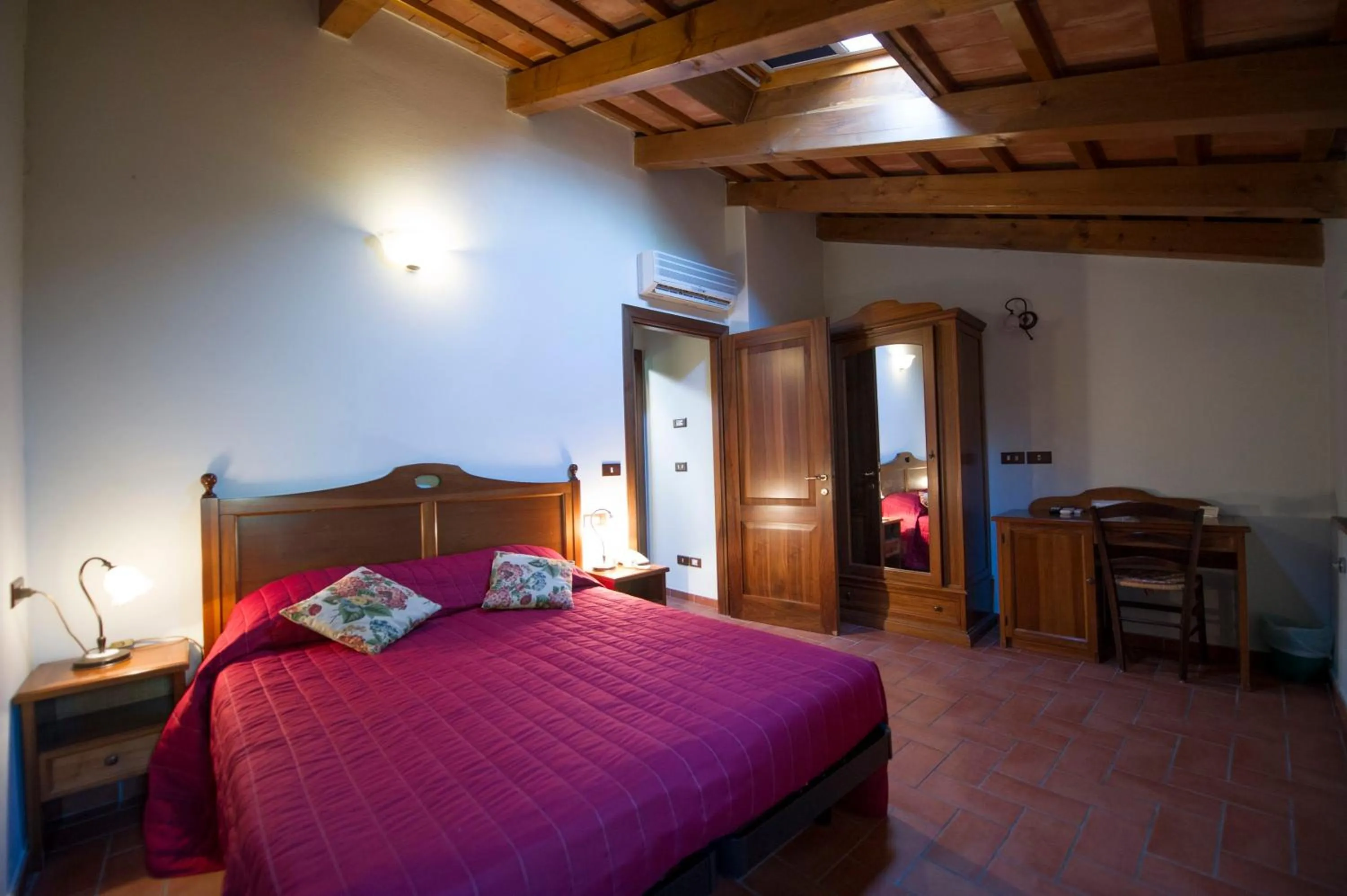 Photo of the whole room, Bed in Il Podere Del Germano Reale