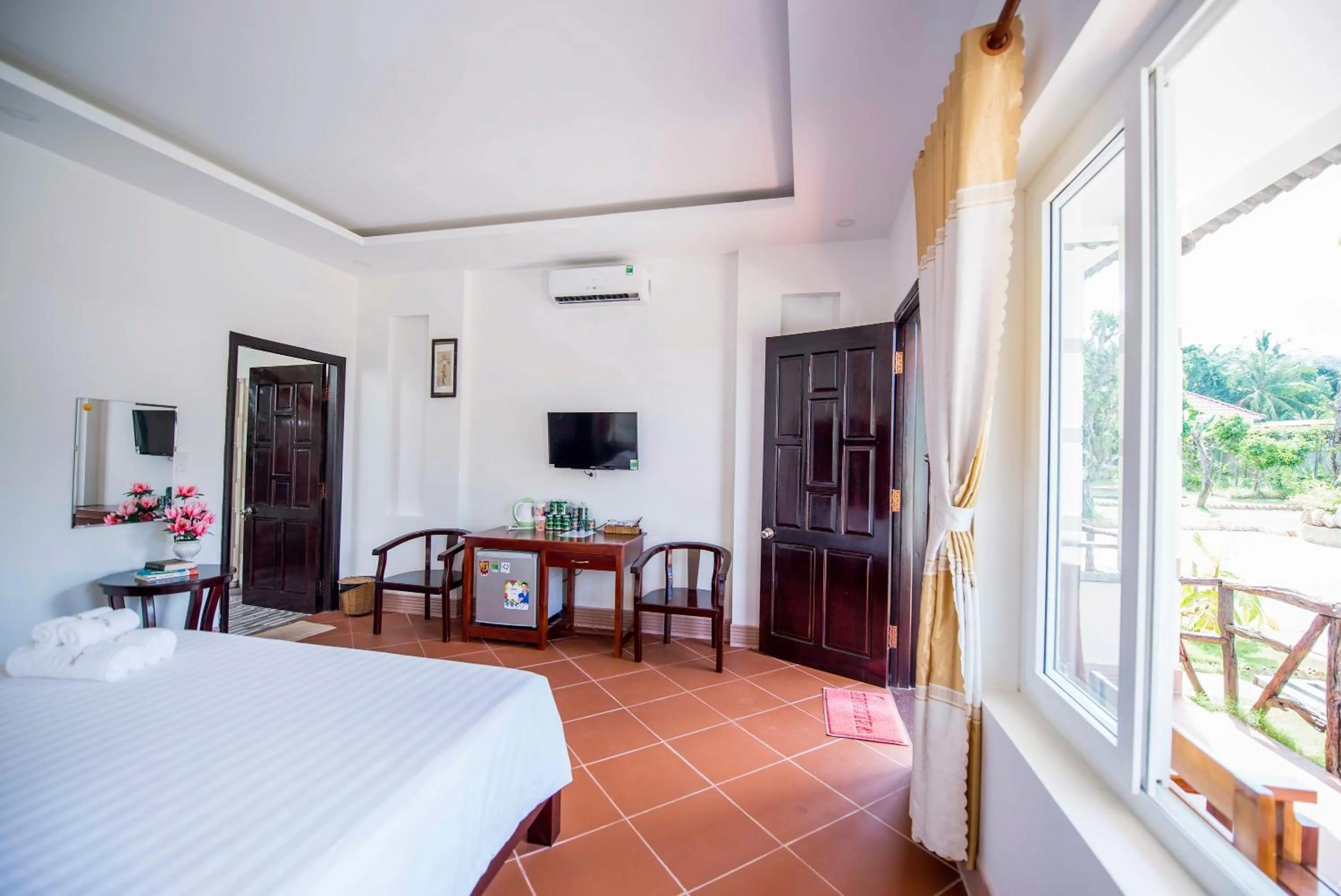 TV and multimedia, Bed in Trung Huynh Bungalow