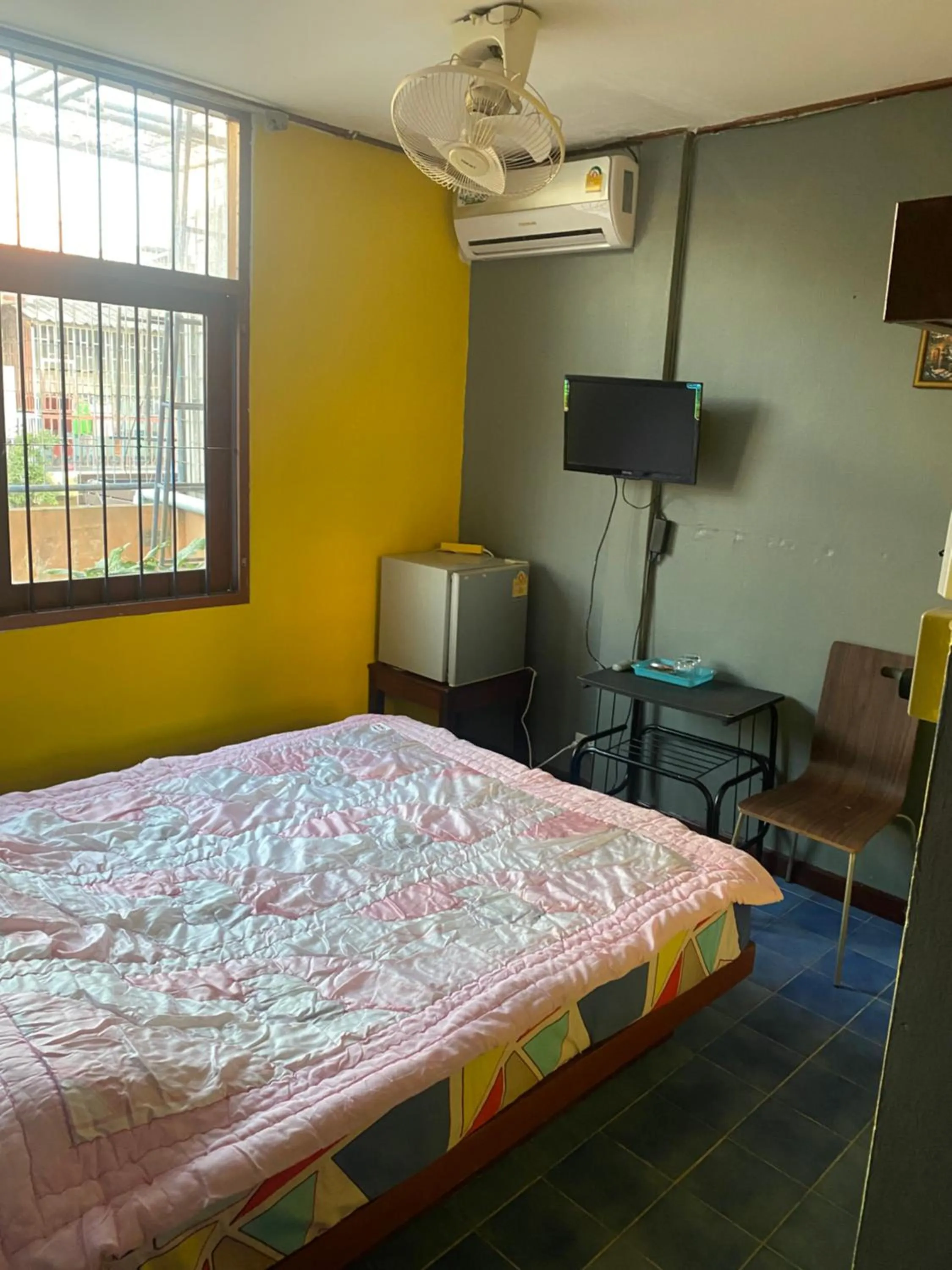 Bed in Riviera Beach