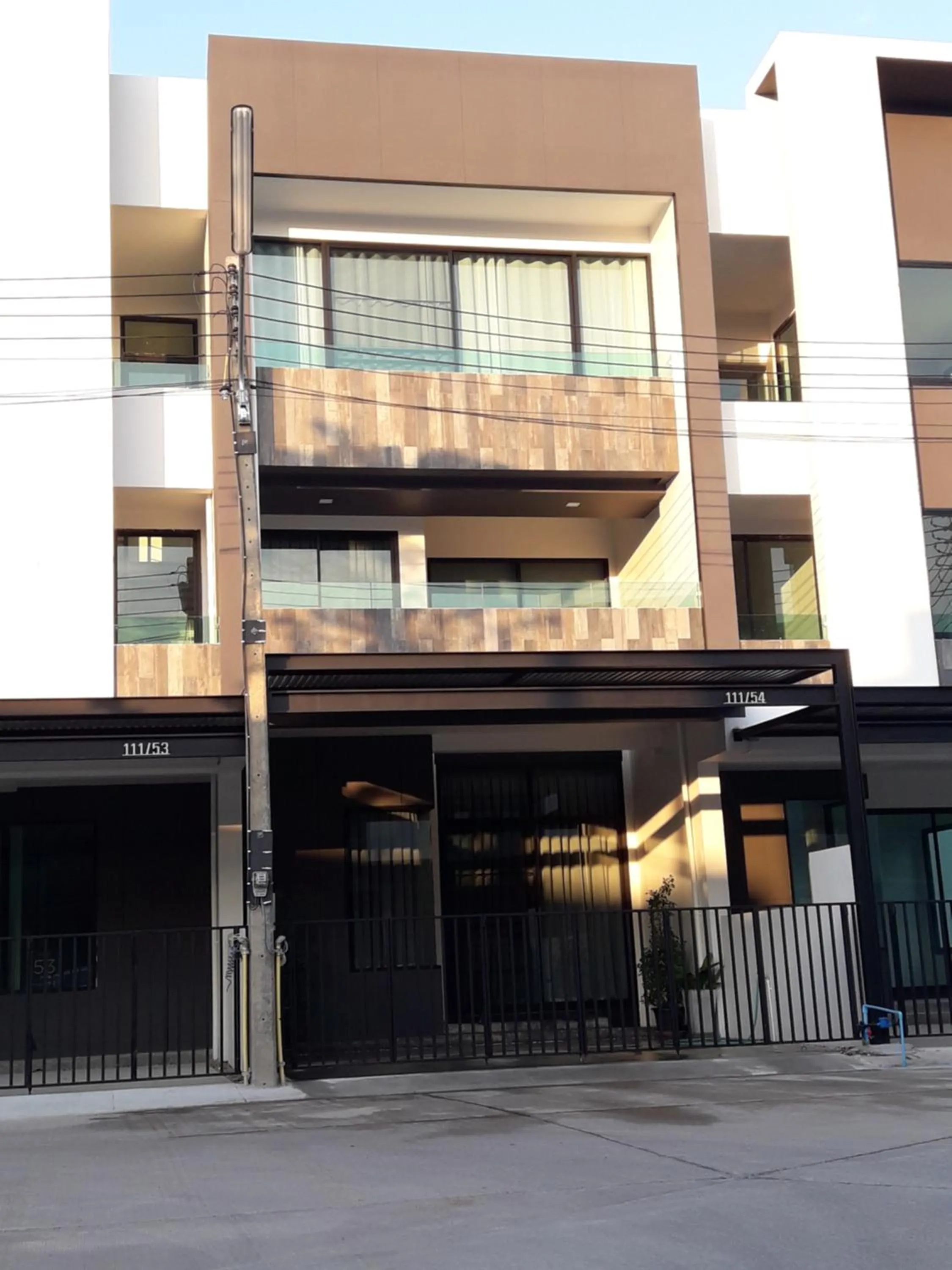 Facade/entrance in New Loft Modern Home