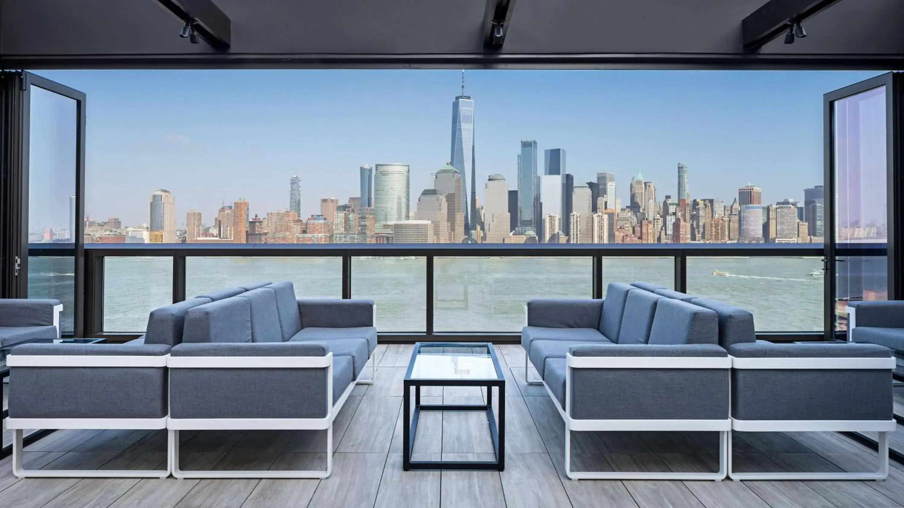 Lounge or bar in Hyatt House Jersey City Lounge or bar in Hyatt House Jersey City