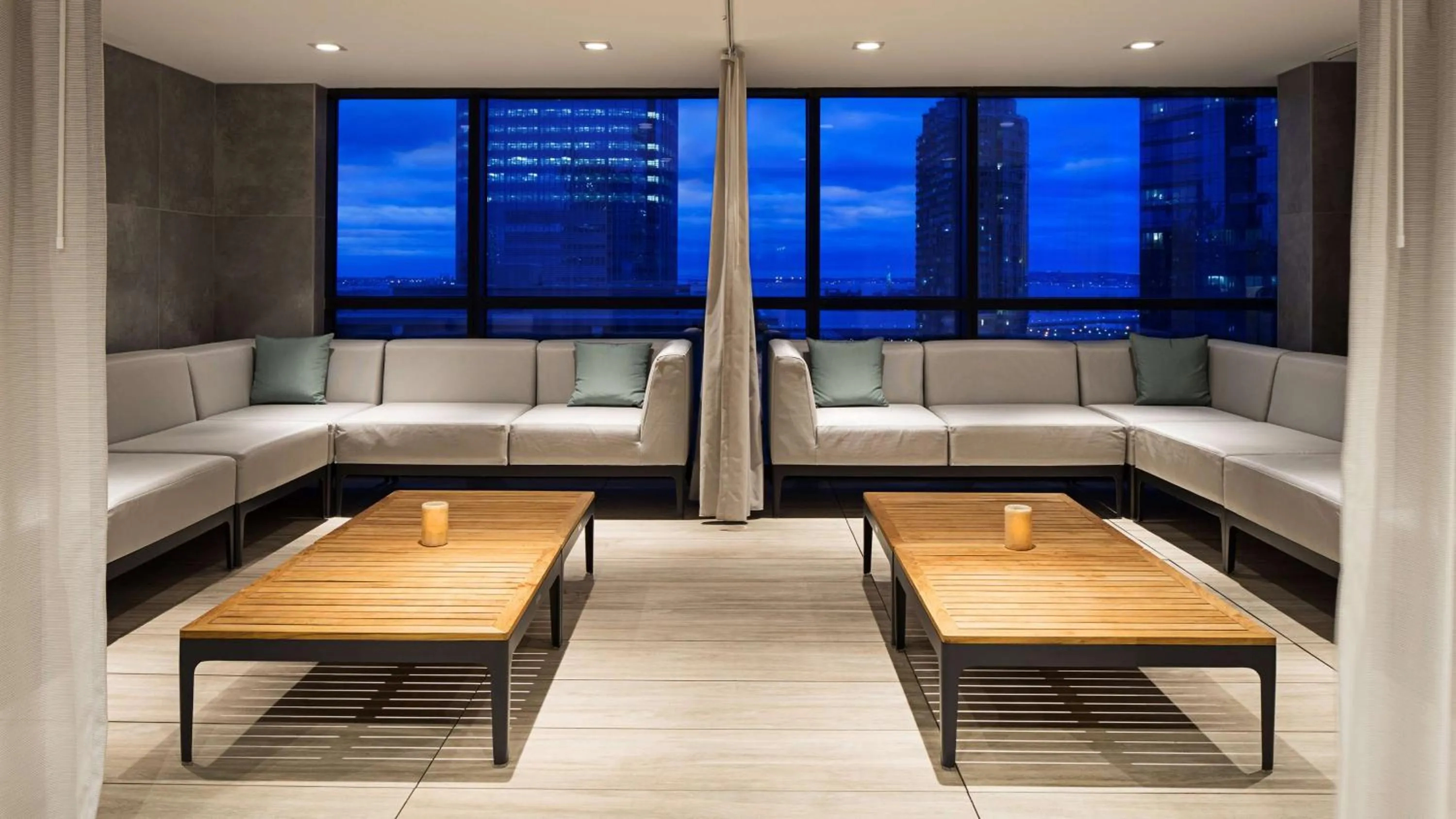 Lounge or bar in Hyatt House Jersey City