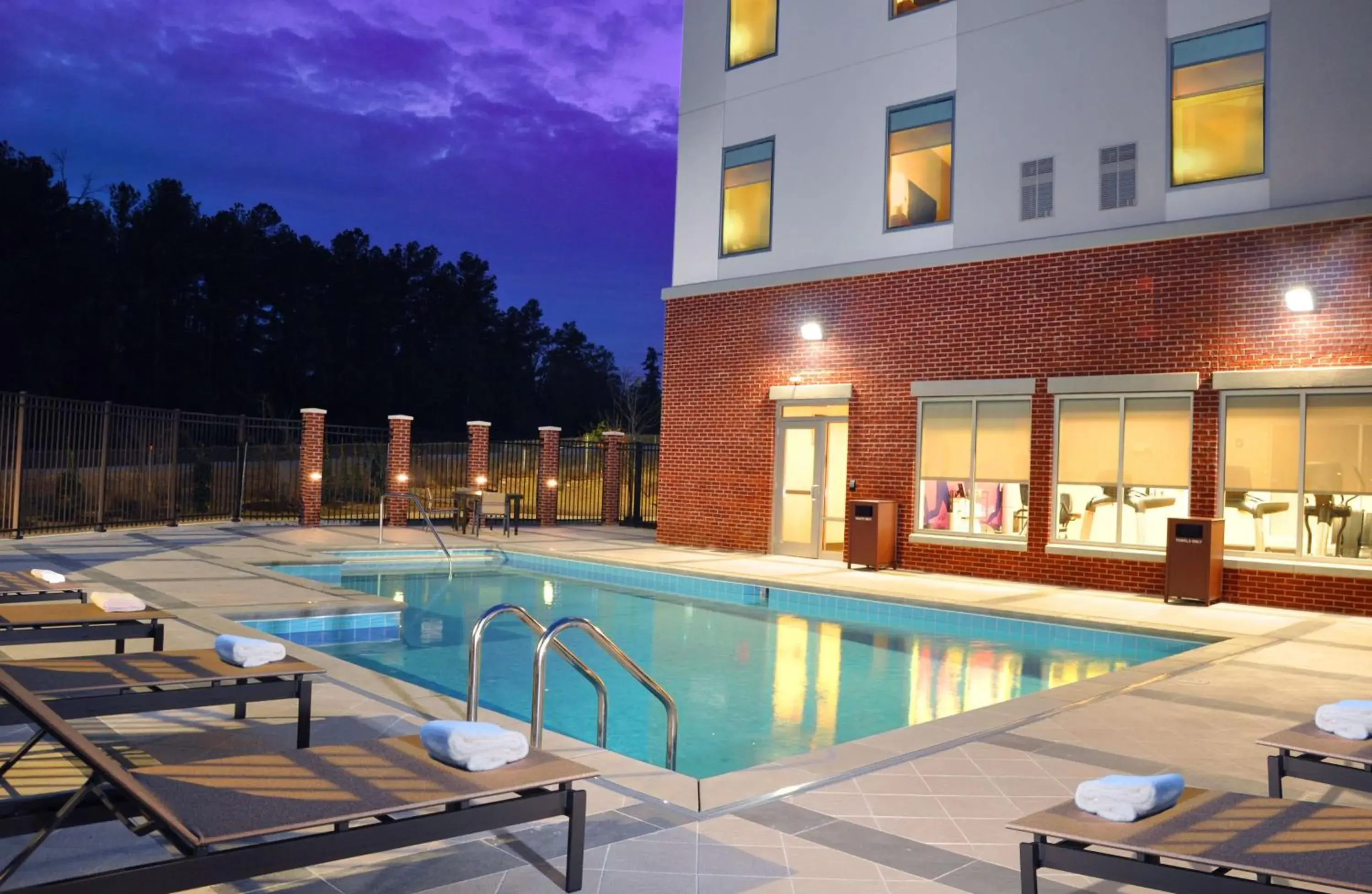 Swimming pool in Hyatt Place Augusta Swimming pool in Hyatt Place Augusta