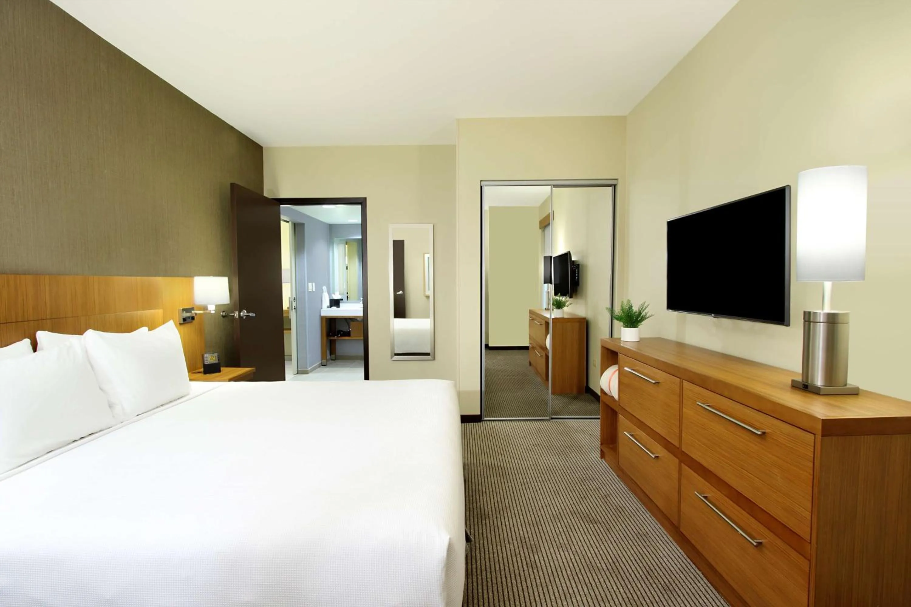 Photo of the whole room, Bed in Hyatt Place Houston NW Vintage Park