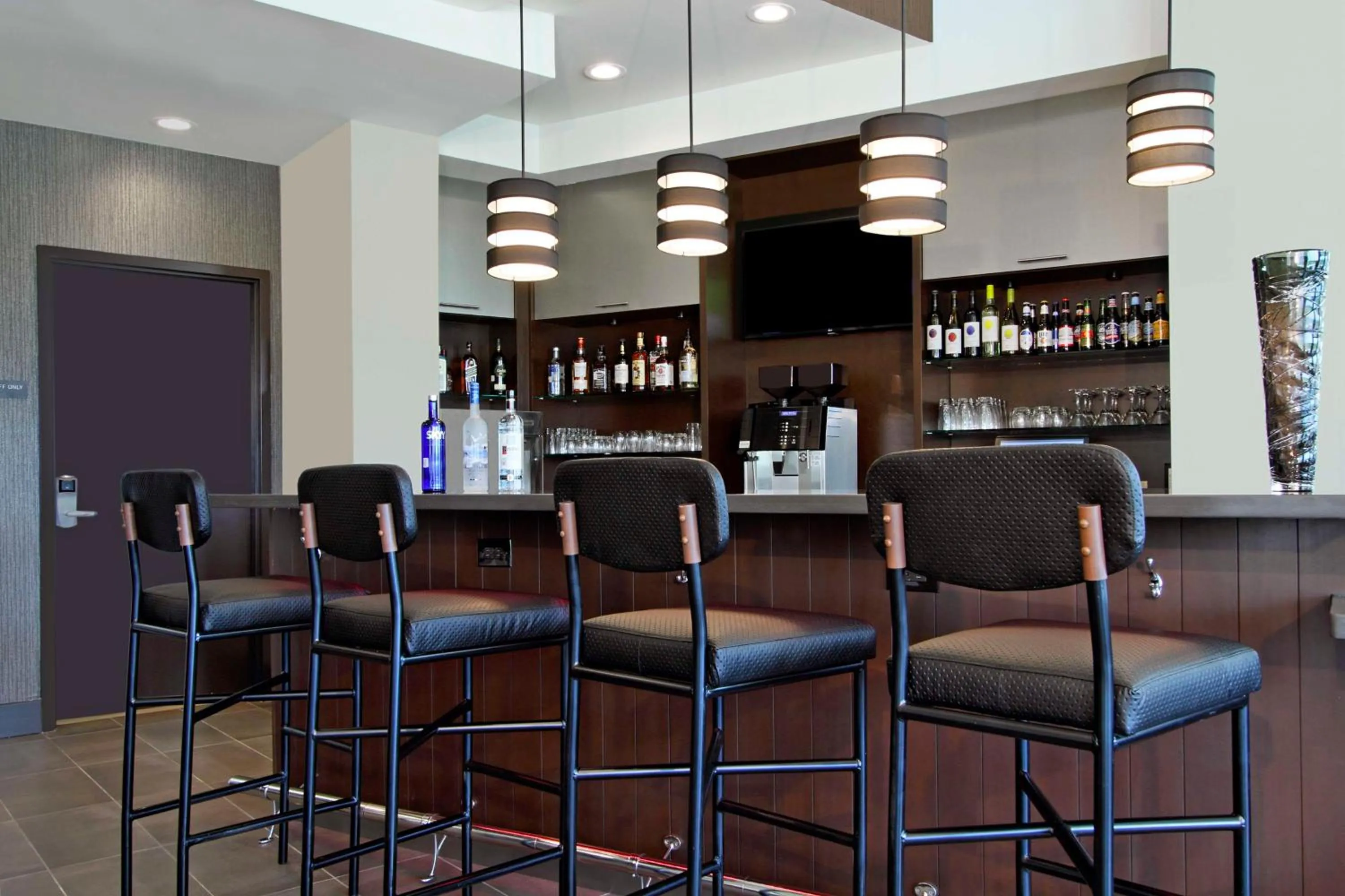 Lounge or bar in Hyatt Place Houston NW Vintage Park