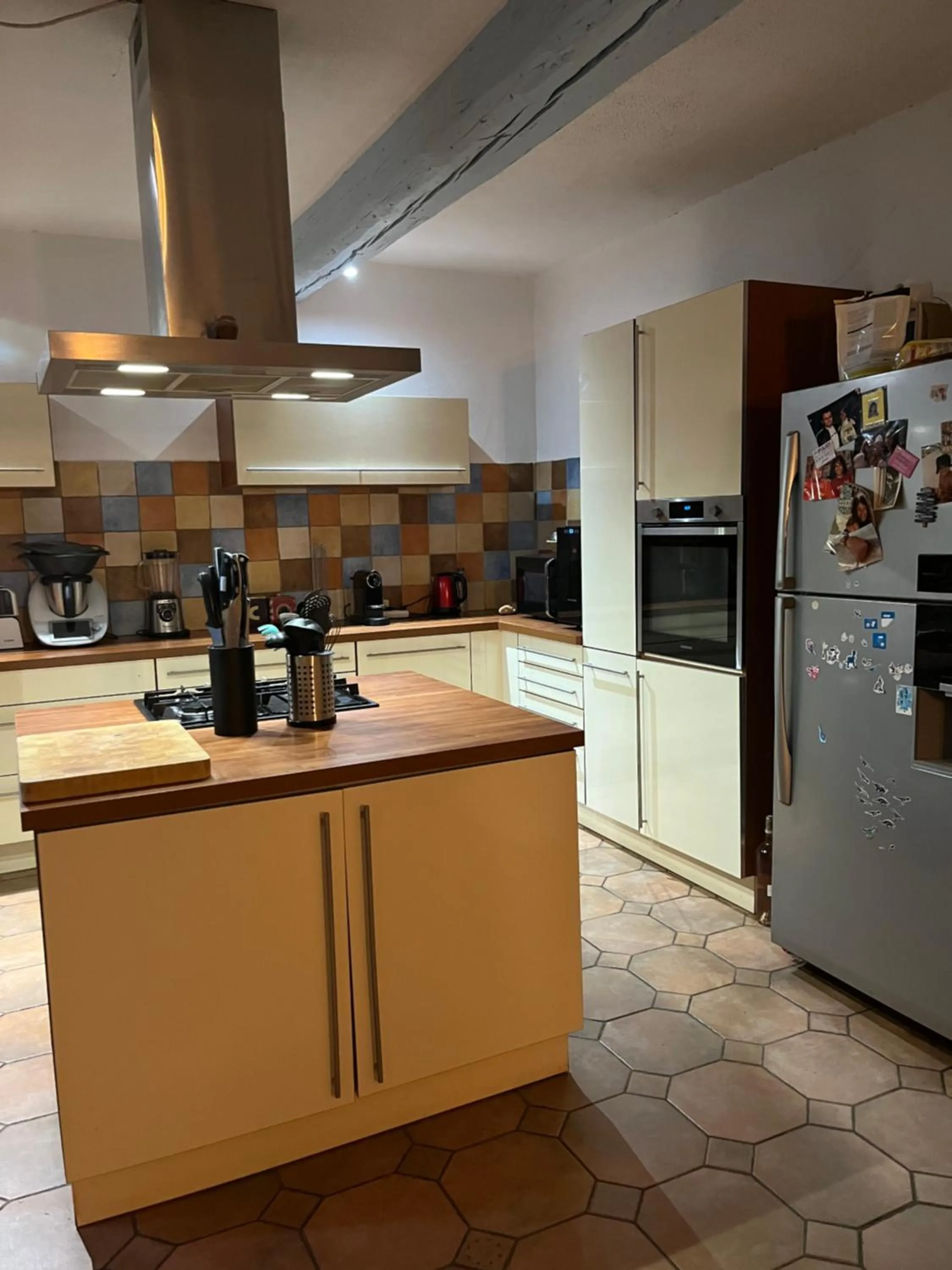 Kitchen or kitchenette in Le Mas des Platanes