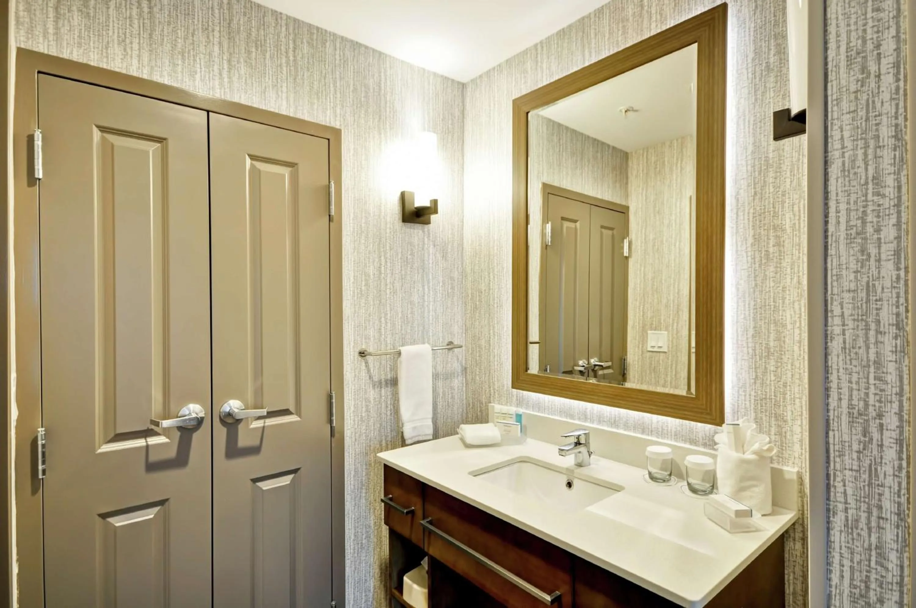 Bathroom in Homewood Suites by Hilton Cincinnati/West Chester