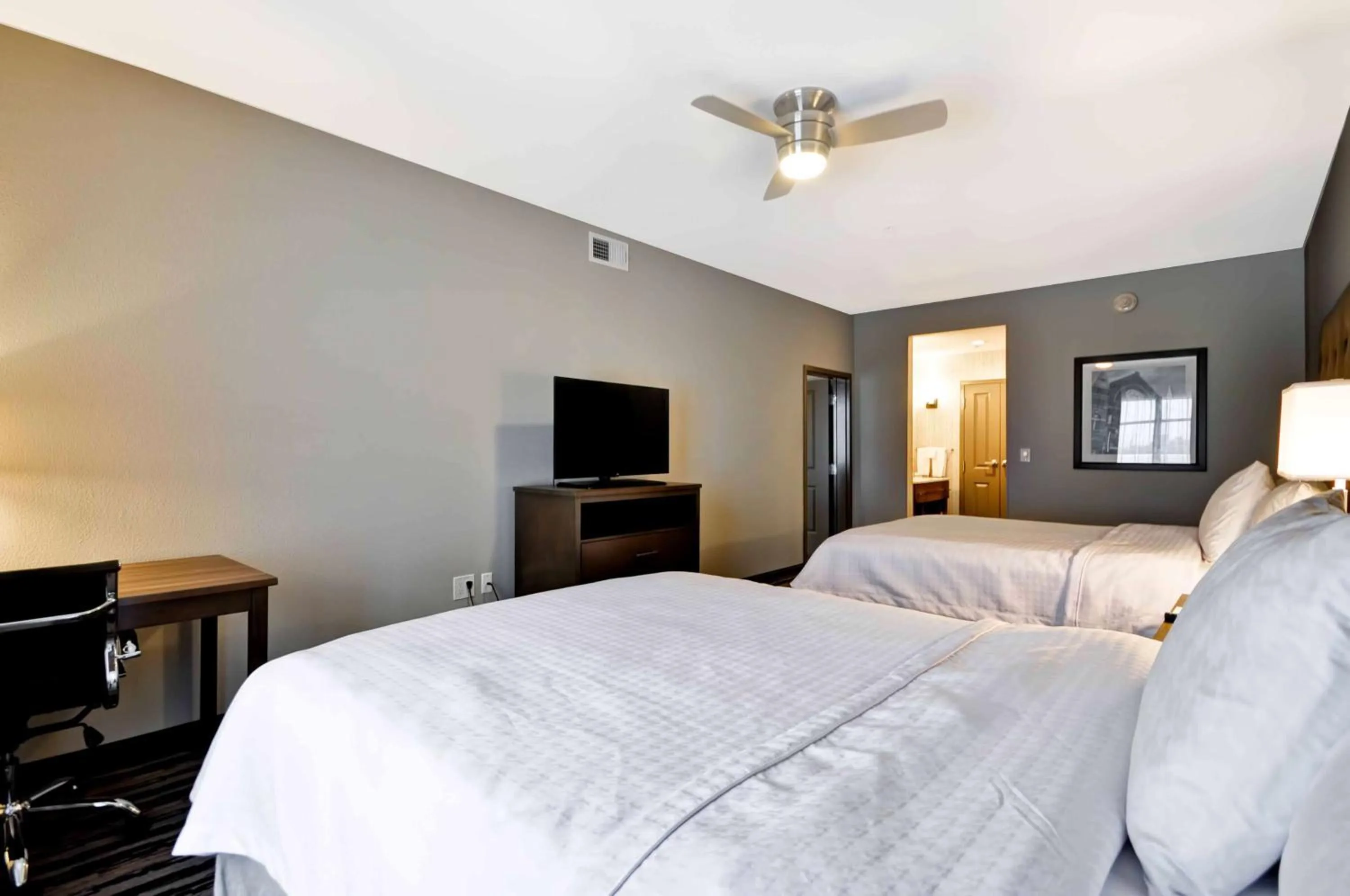 Bed in Homewood Suites by Hilton Cincinnati/West Chester