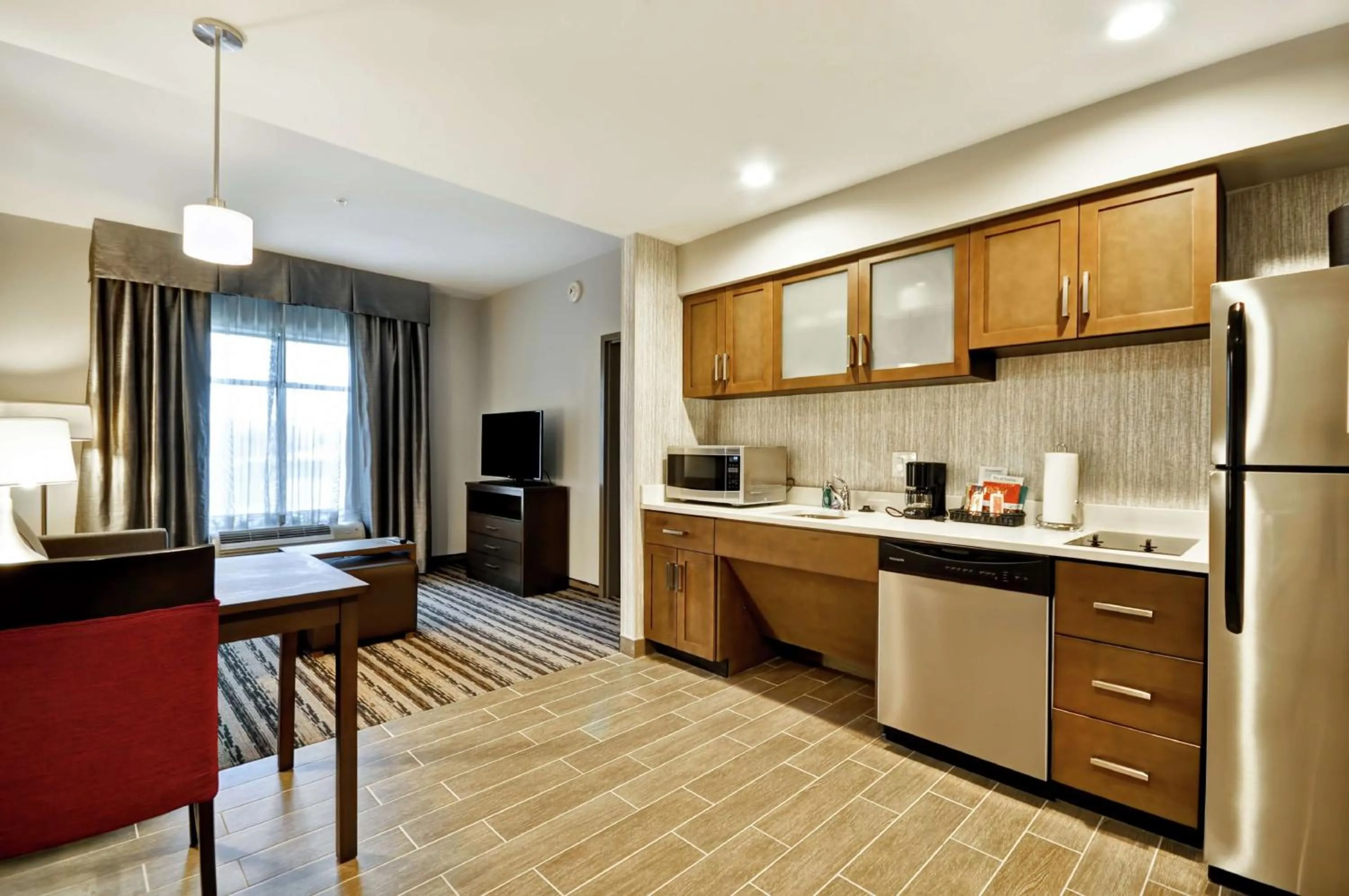 Living room in Homewood Suites by Hilton Cincinnati/West Chester