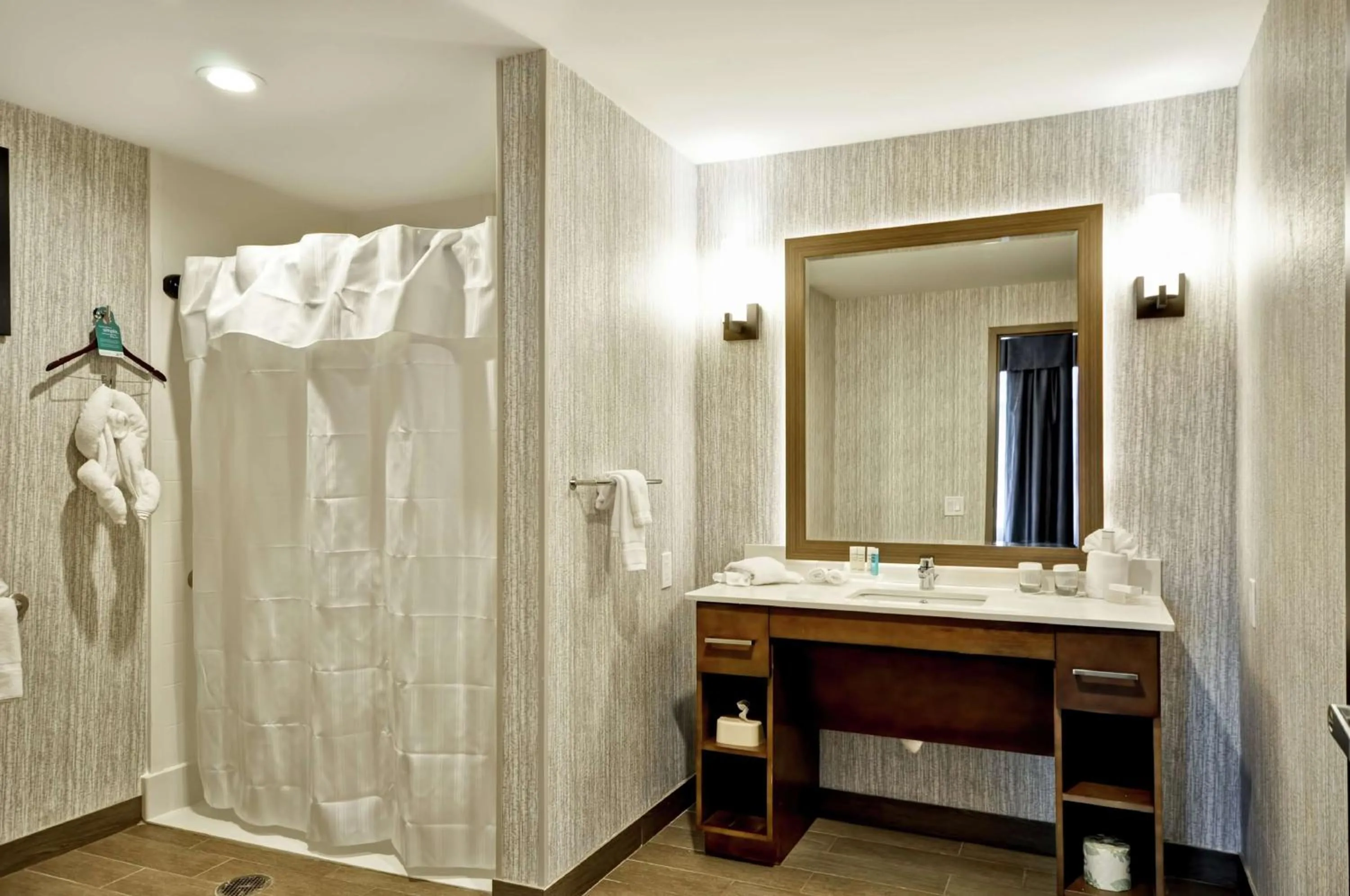 Bathroom in Homewood Suites by Hilton Cincinnati/West Chester