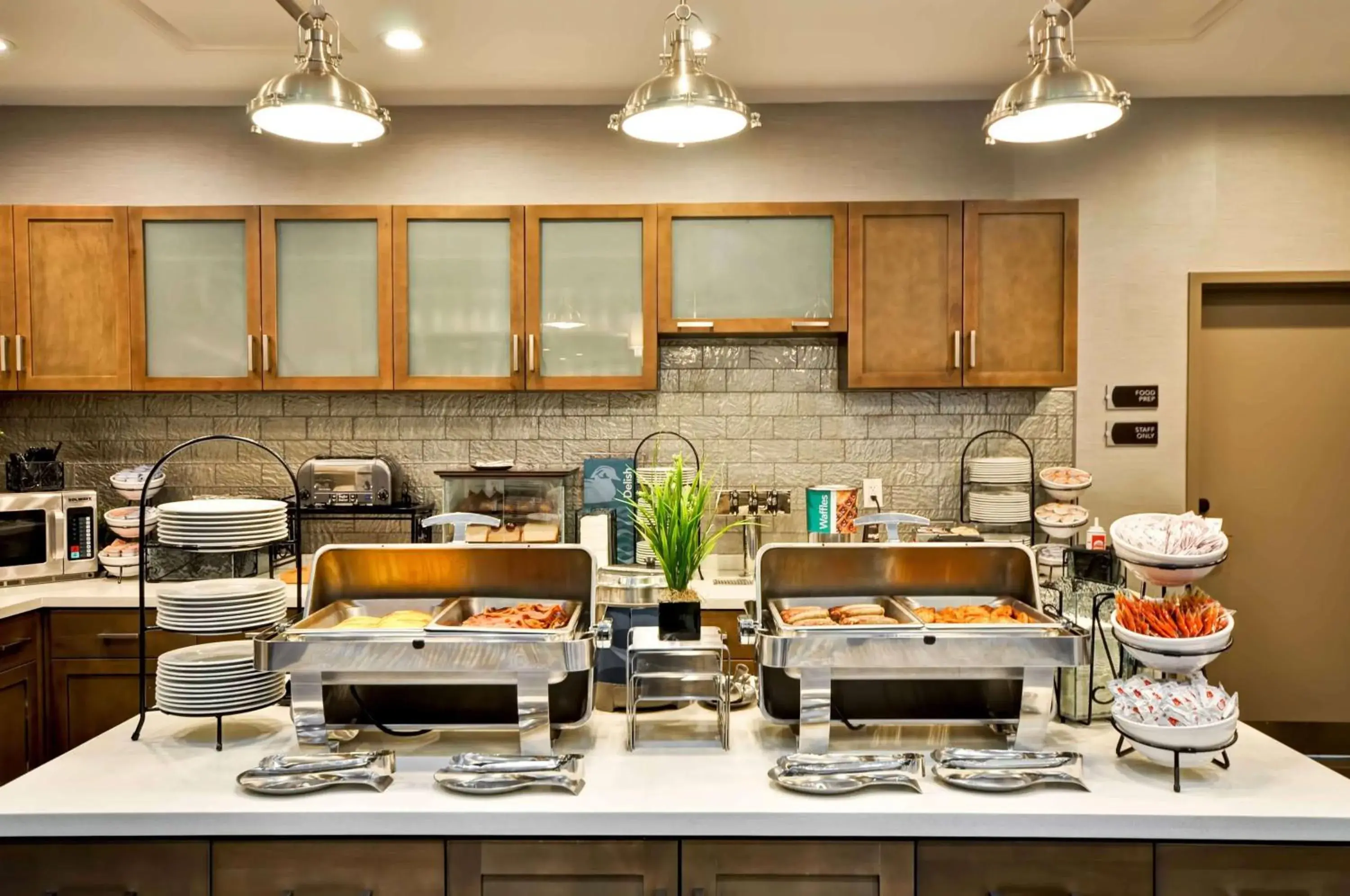 Dining area in Homewood Suites by Hilton Cincinnati/West Chester Dining area in Homewood Suites by Hilton Cincinnati/West Chester