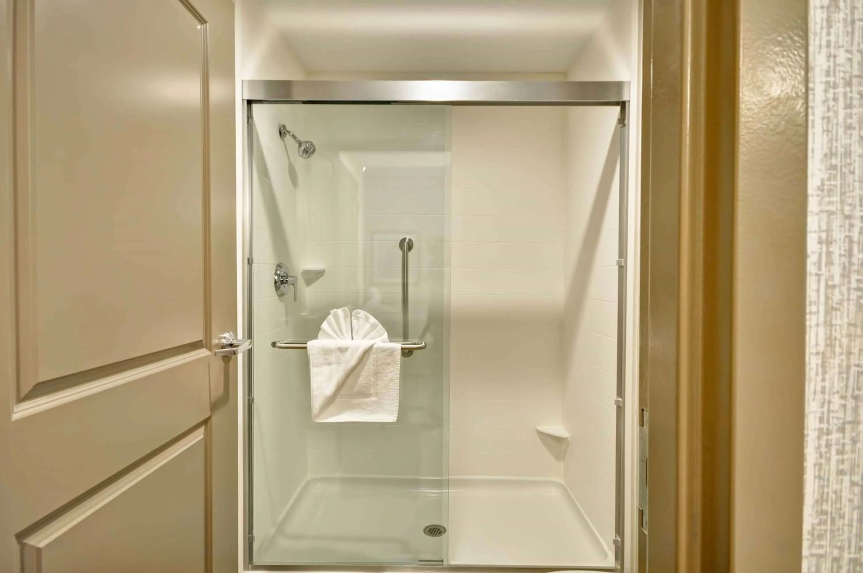 Bathroom in Homewood Suites by Hilton Cincinnati/West Chester