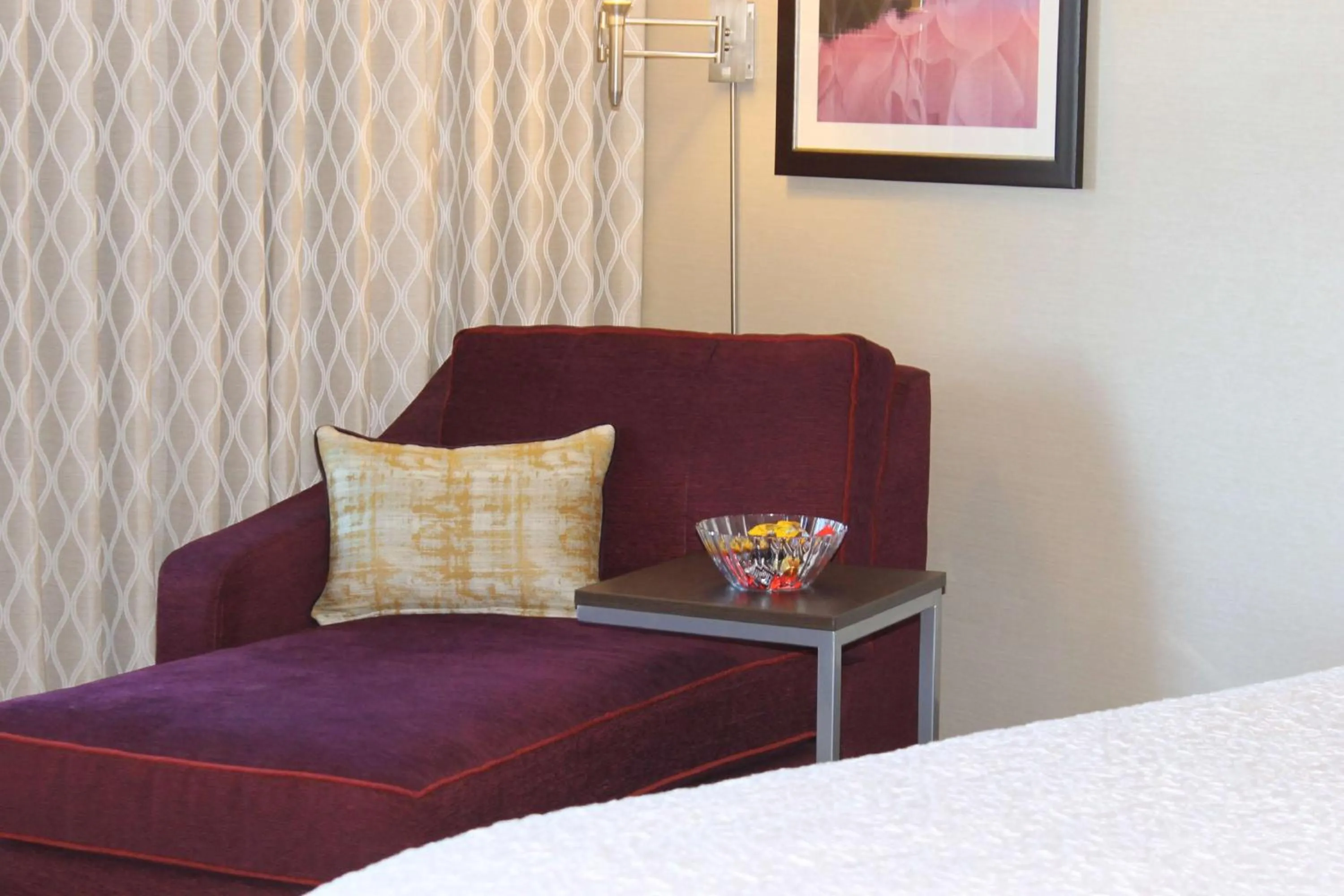 Living room in Hampton Inn by Hilton Oxford, ME