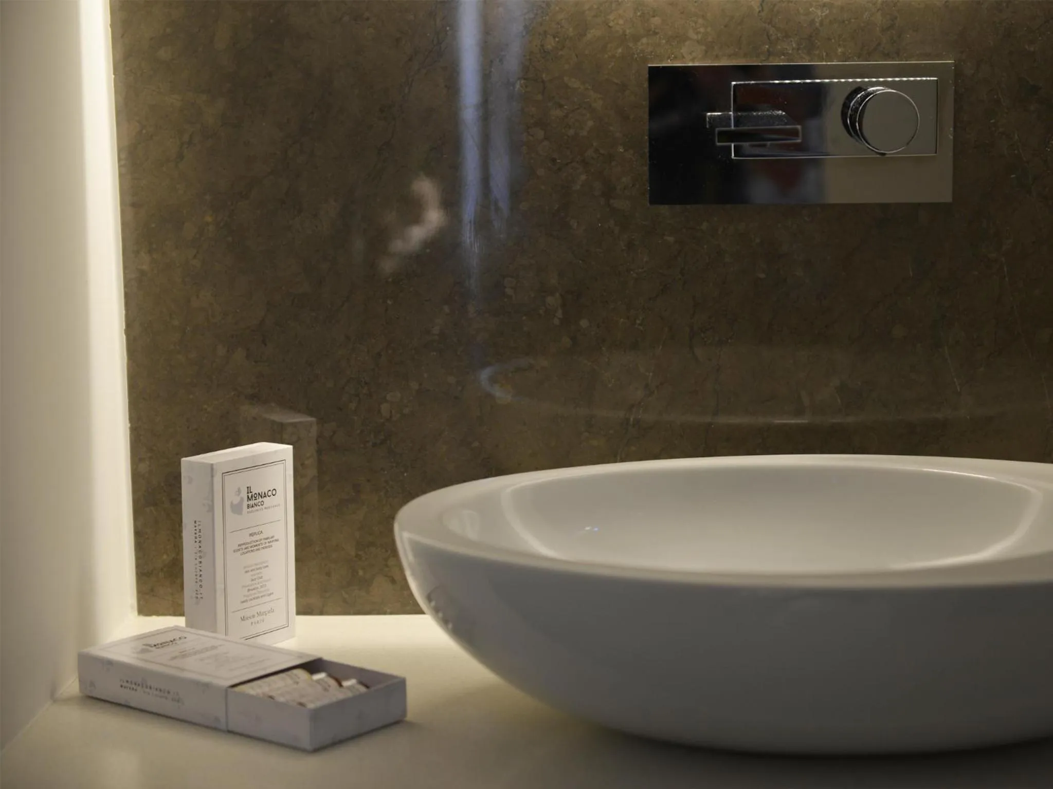 Decorative detail in La Residenza del Monaco bianco