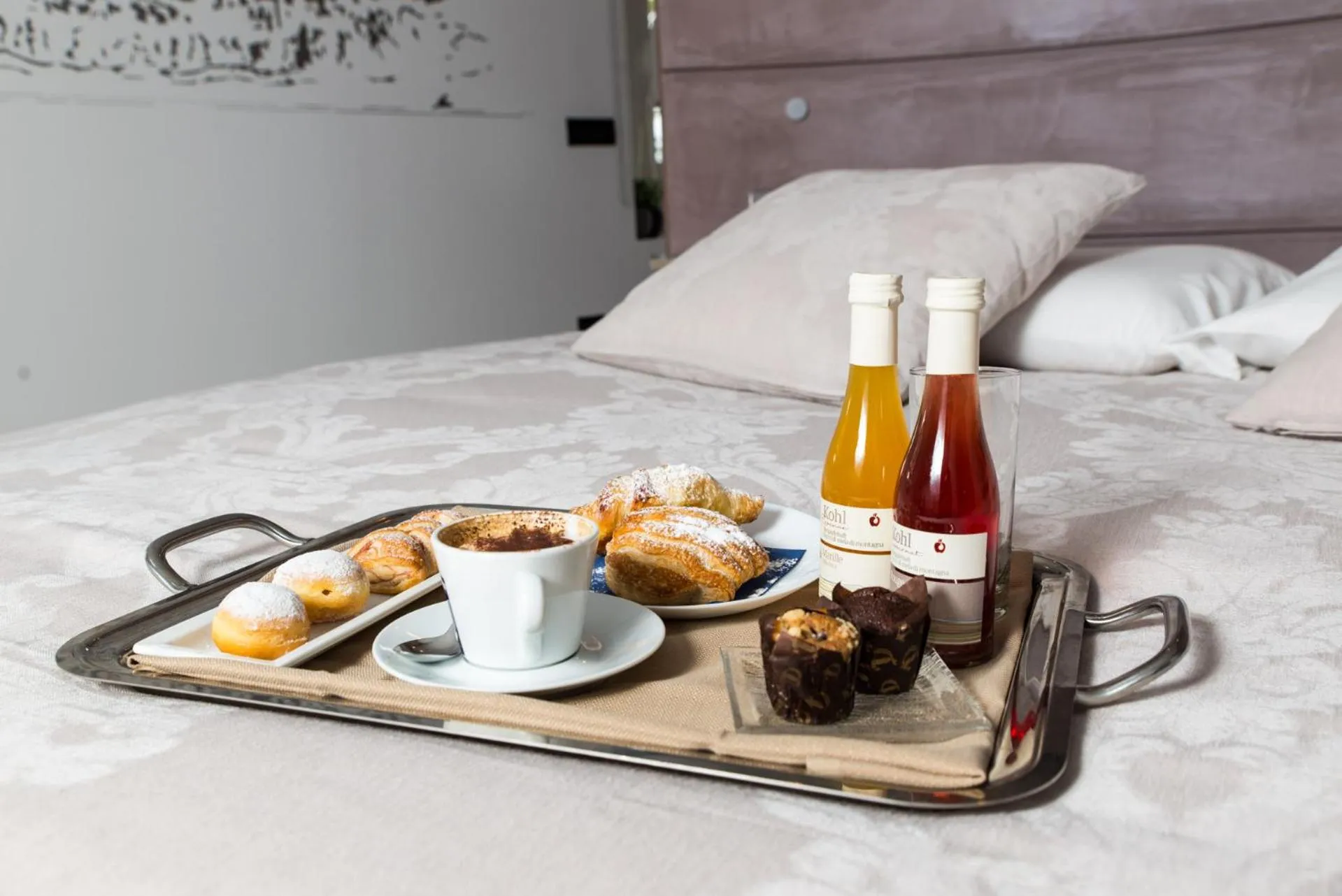 Bed in La Residenza del Monaco bianco