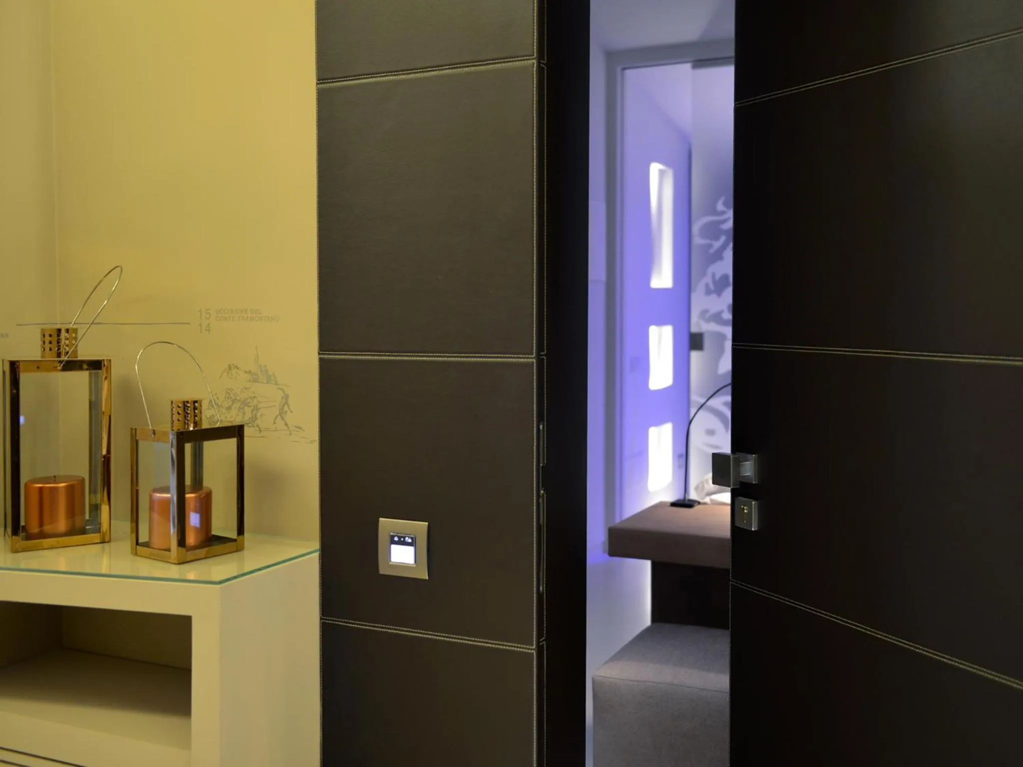 Decorative detail in La Residenza del Monaco bianco