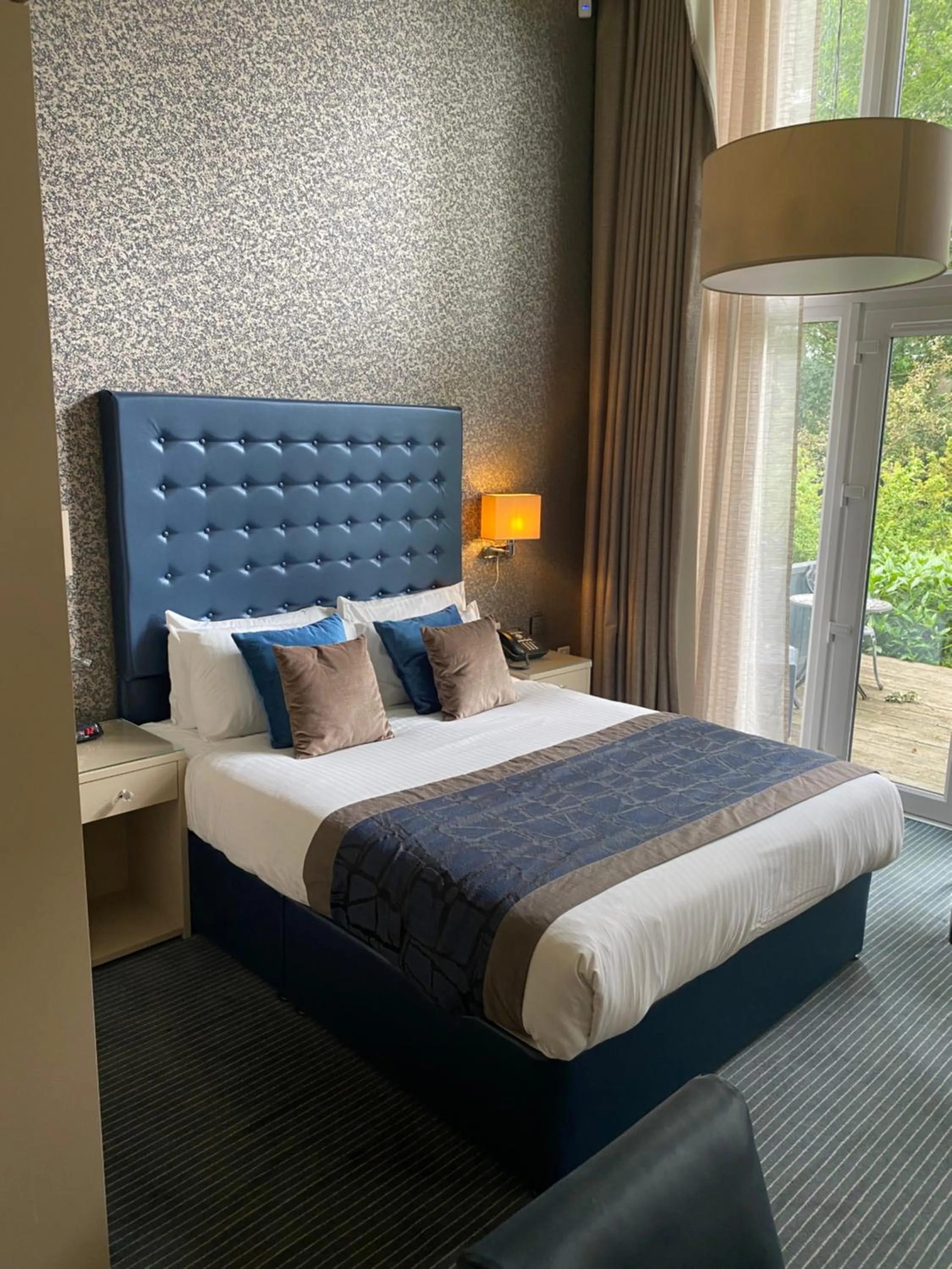 Bed in 315 Bar & Restaurant