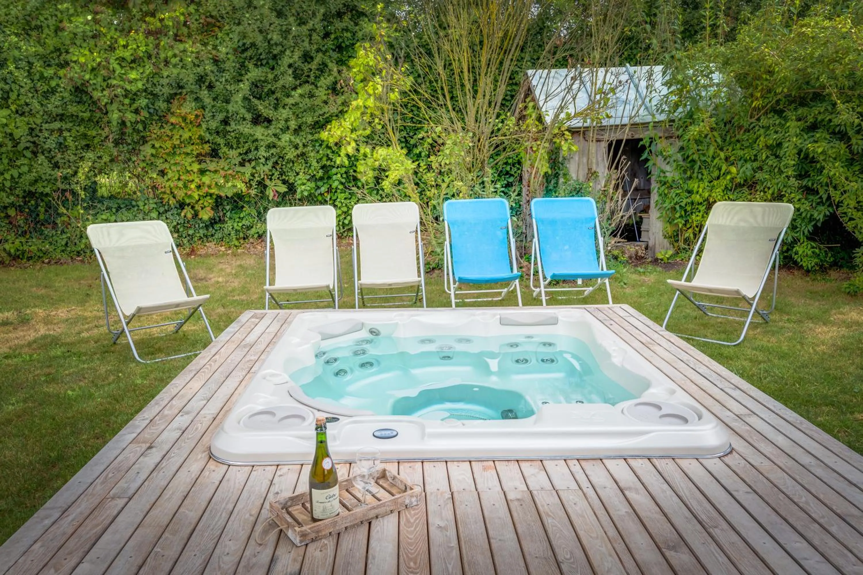 Spring in Le Village des Templiers