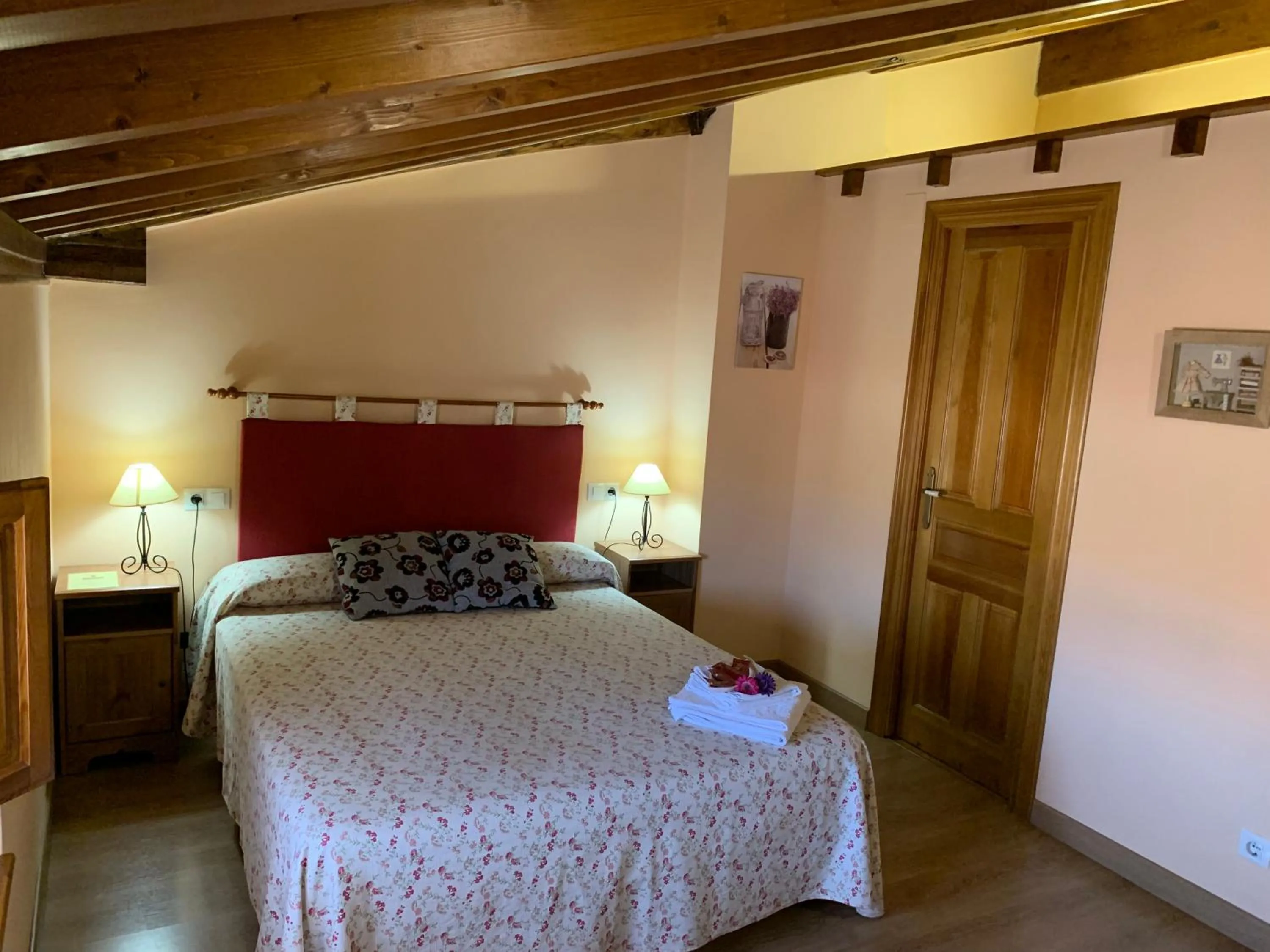 Photo of the whole room, Bed in La Cabala de Ibeas