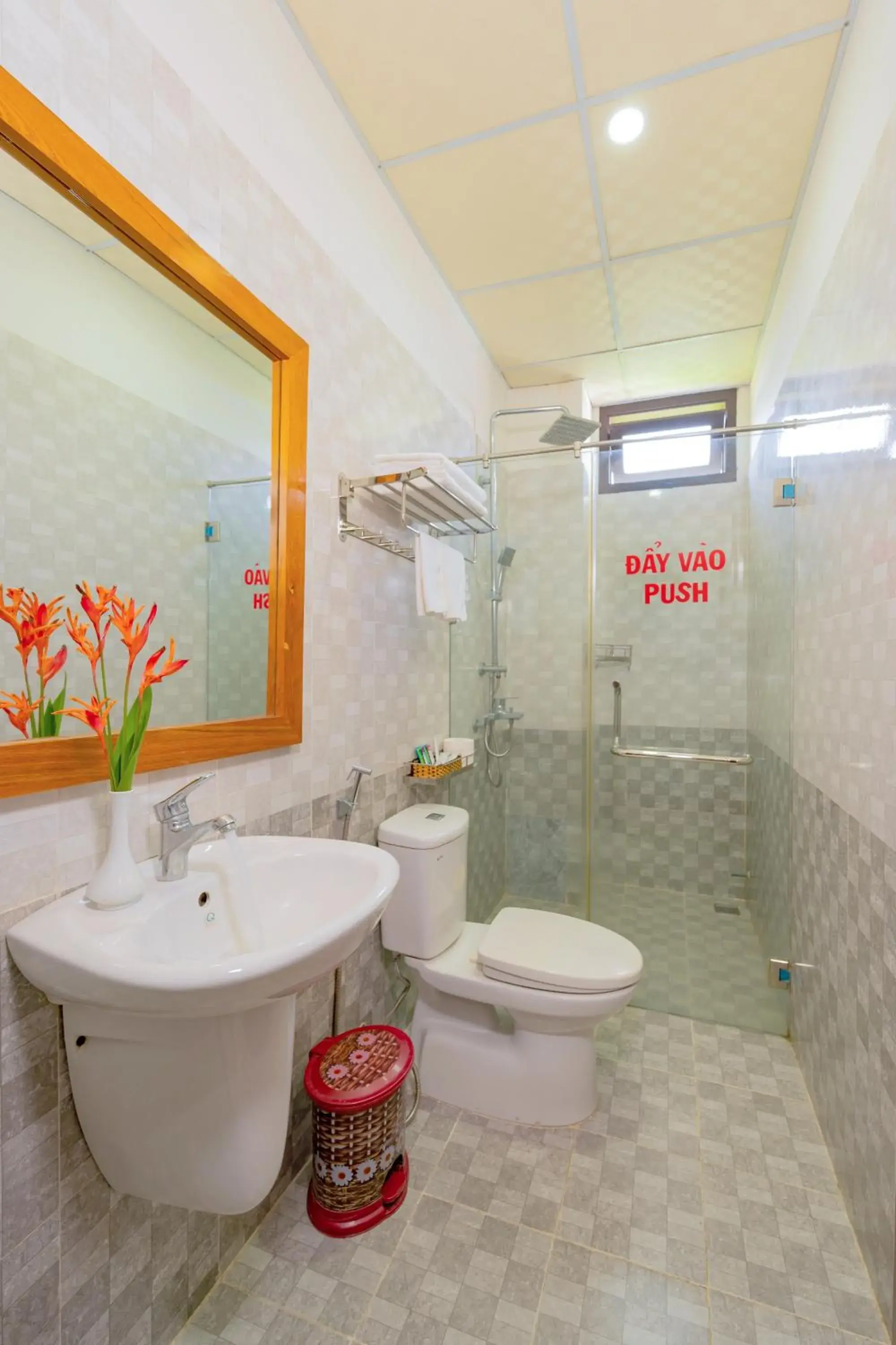 Double or Twin Room with Balcony in Quynh Chau Homestay Hội An Double or Twin Room with Balcony in Quynh Chau Homestay Hội An