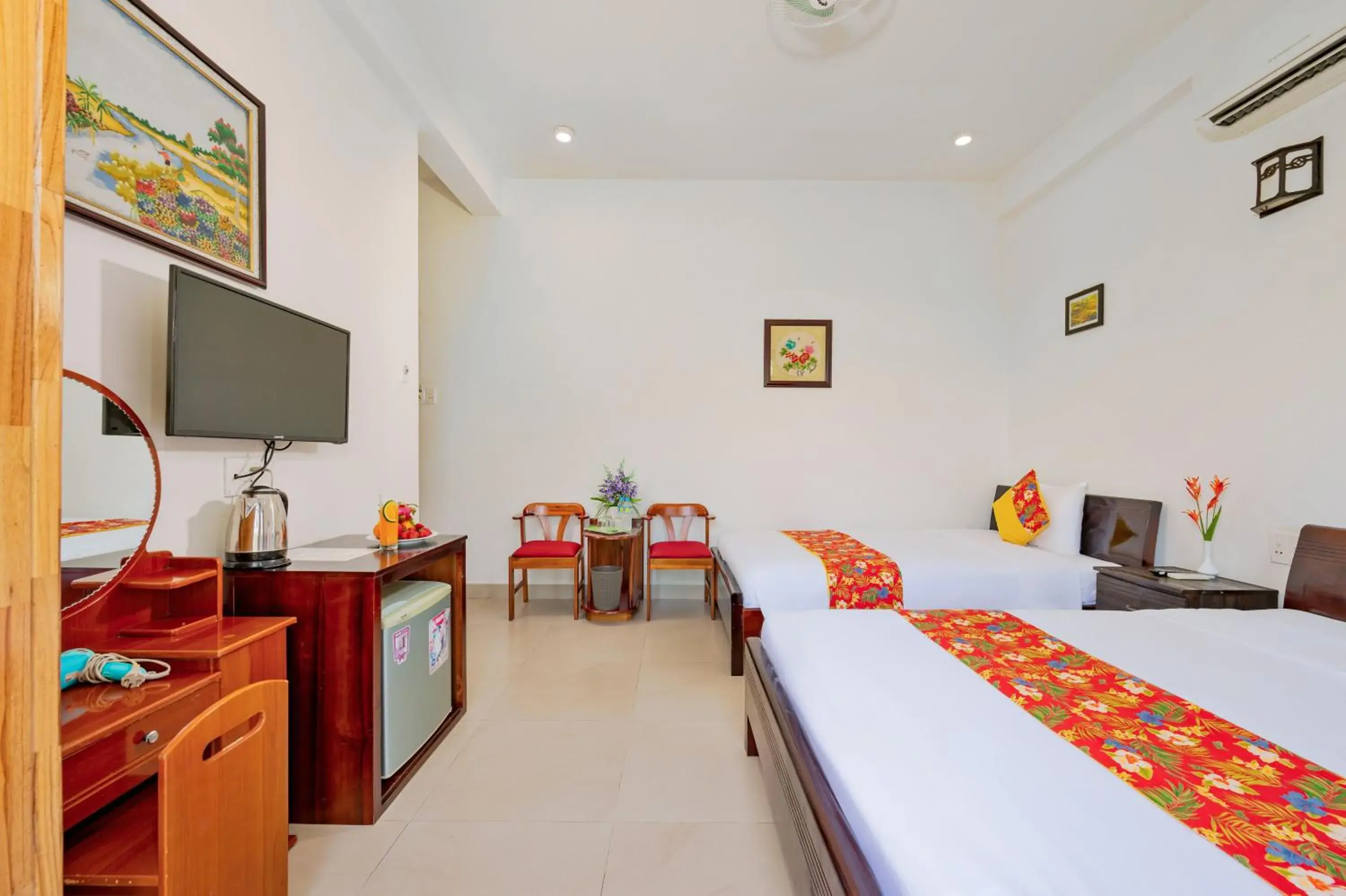 Double or Twin Room with Balcony in Quynh Chau Homestay Hội An Double or Twin Room with Balcony in Quynh Chau Homestay Hội An