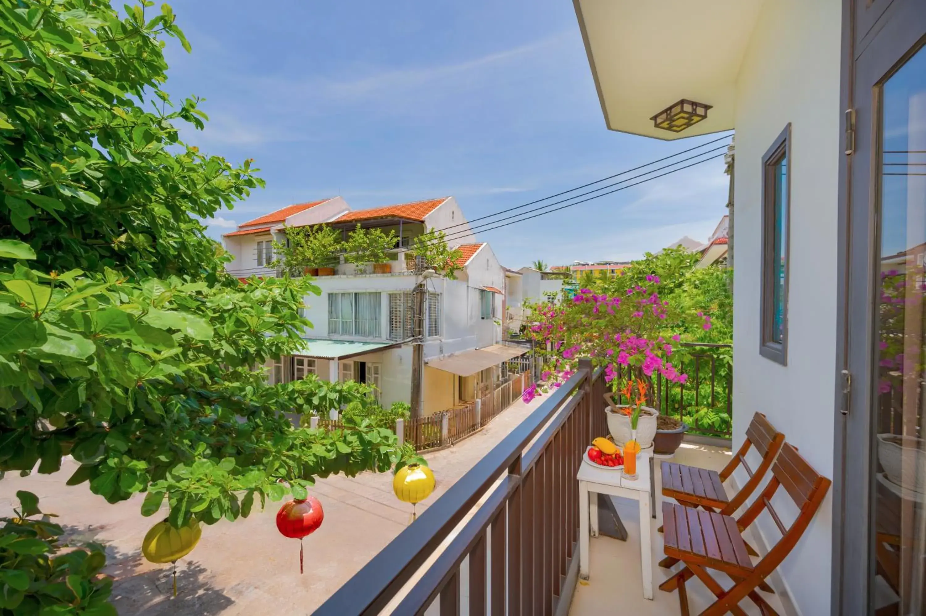 Double or Twin Room with Balcony in Quynh Chau Homestay Hội An Double or Twin Room with Balcony in Quynh Chau Homestay Hội An