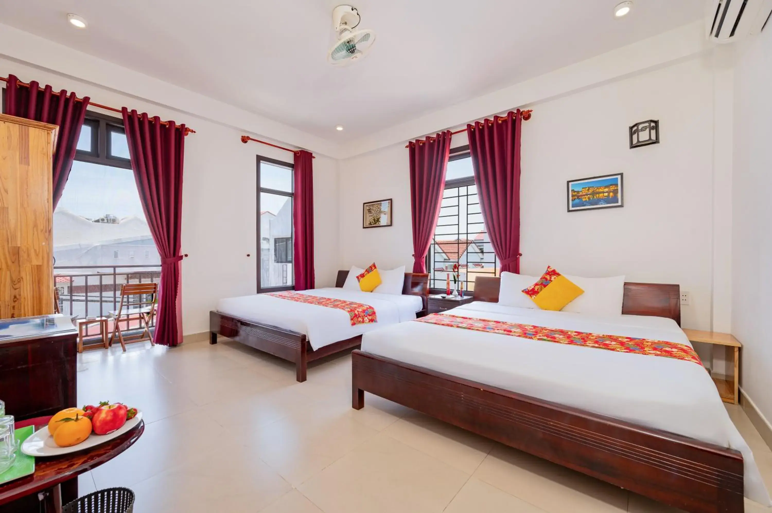 Family Room with Balcony in Quynh Chau Homestay Hội An Family Room with Balcony in Quynh Chau Homestay Hội An