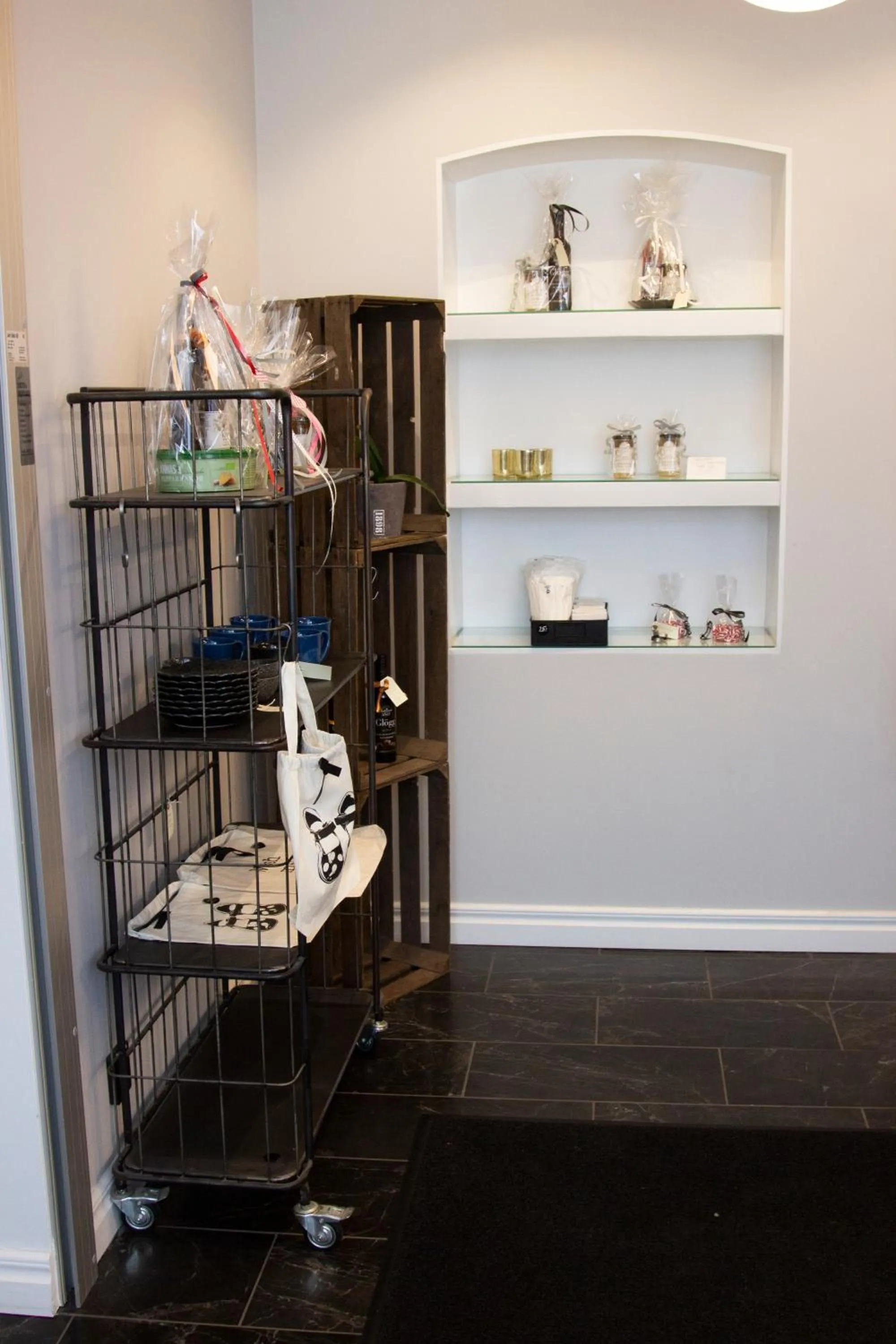 Coffee/tea facilities in Livin Station Hotel