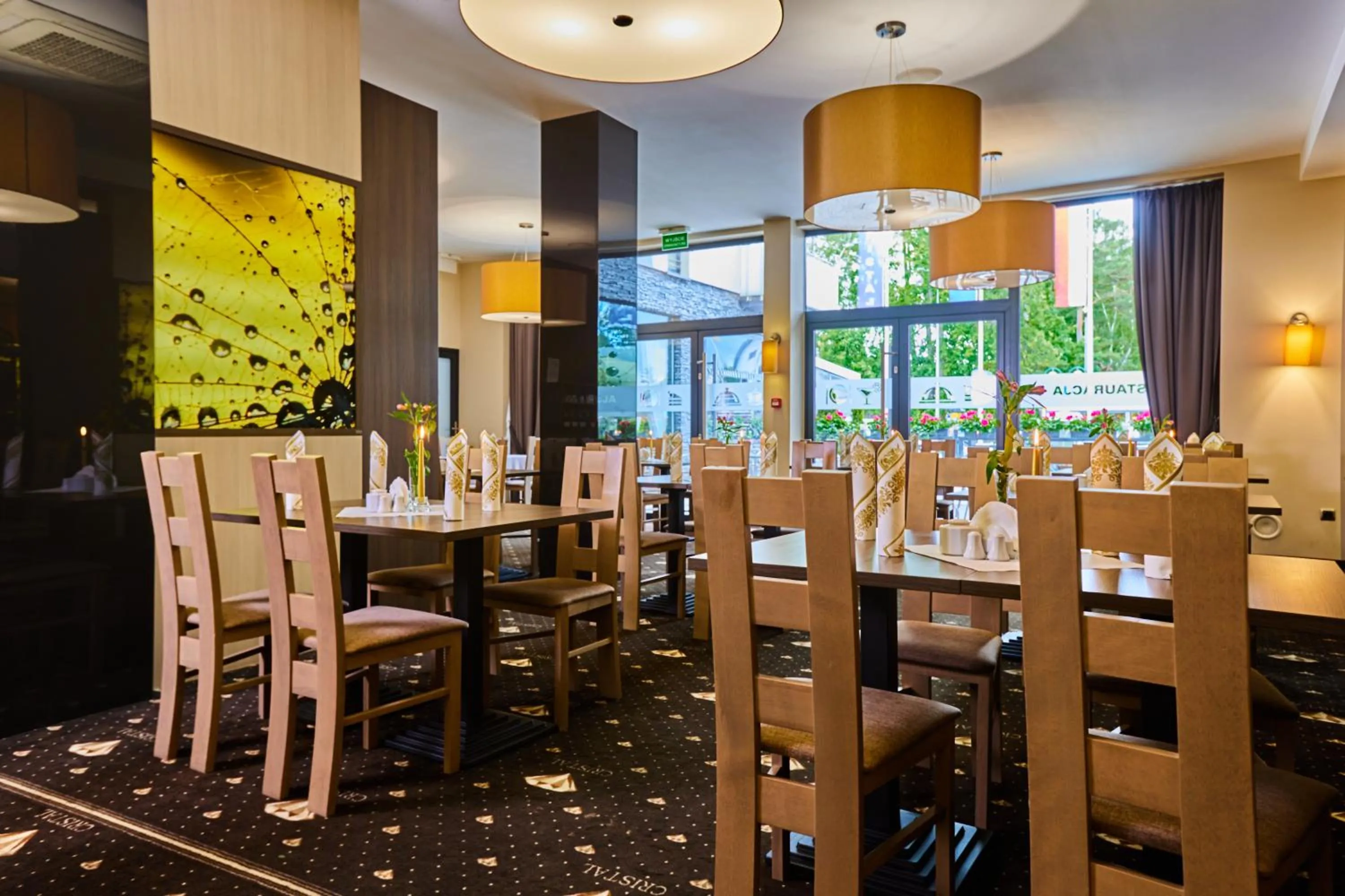 Restaurant/places to eat in Cristal SPA