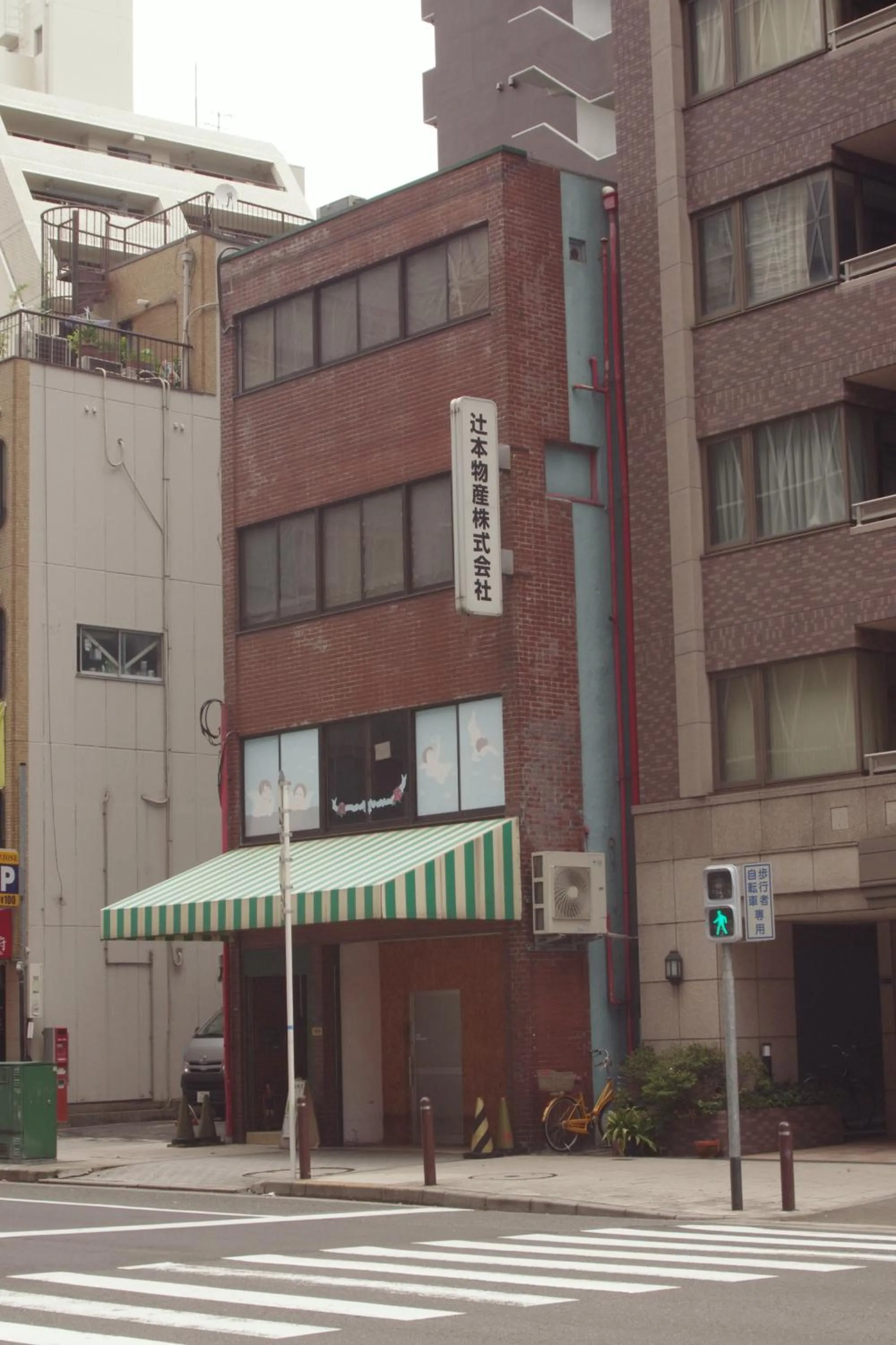 Facade/entrance in Kichinan