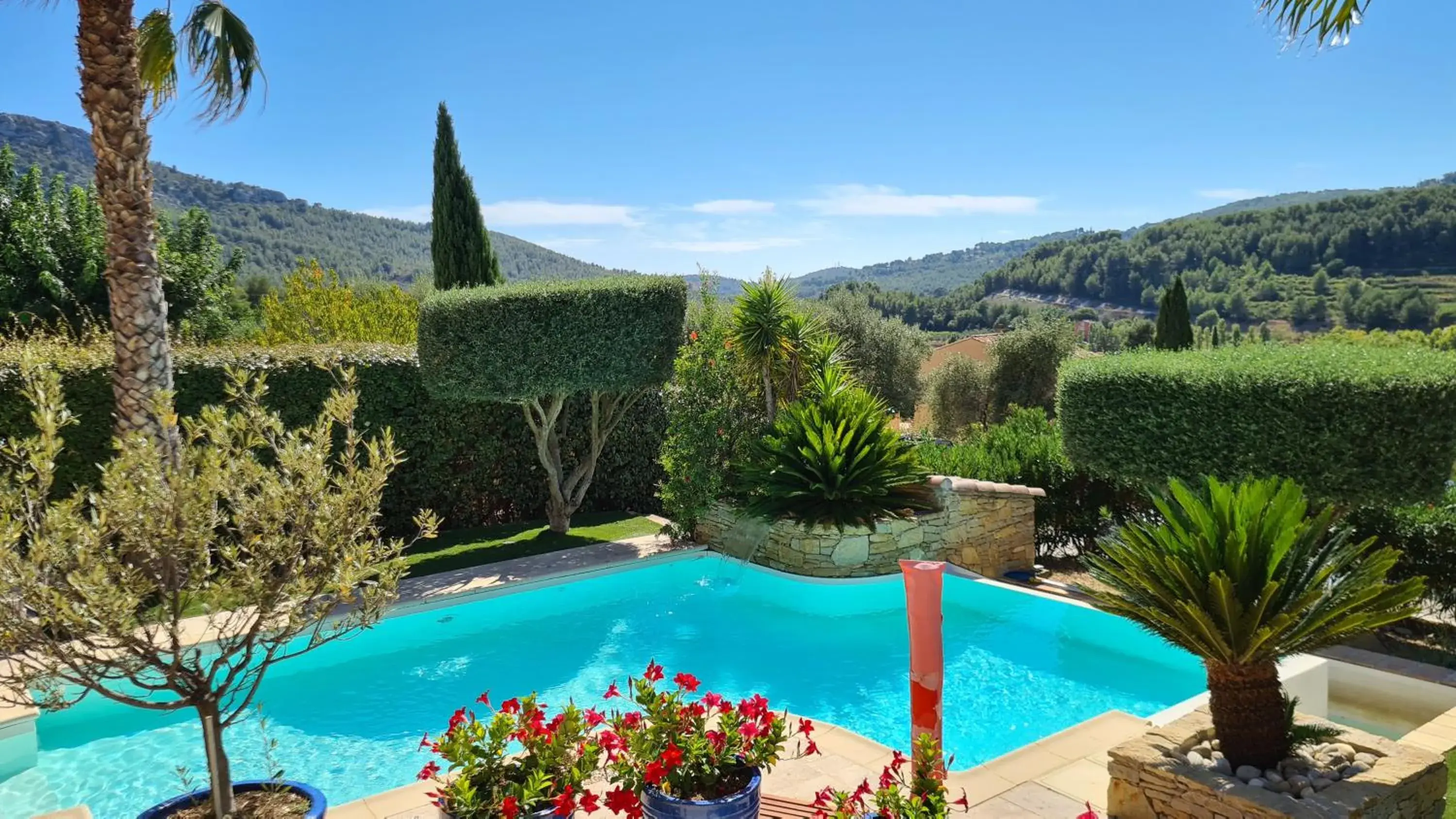 Pool View in la cigale sous l'olivier