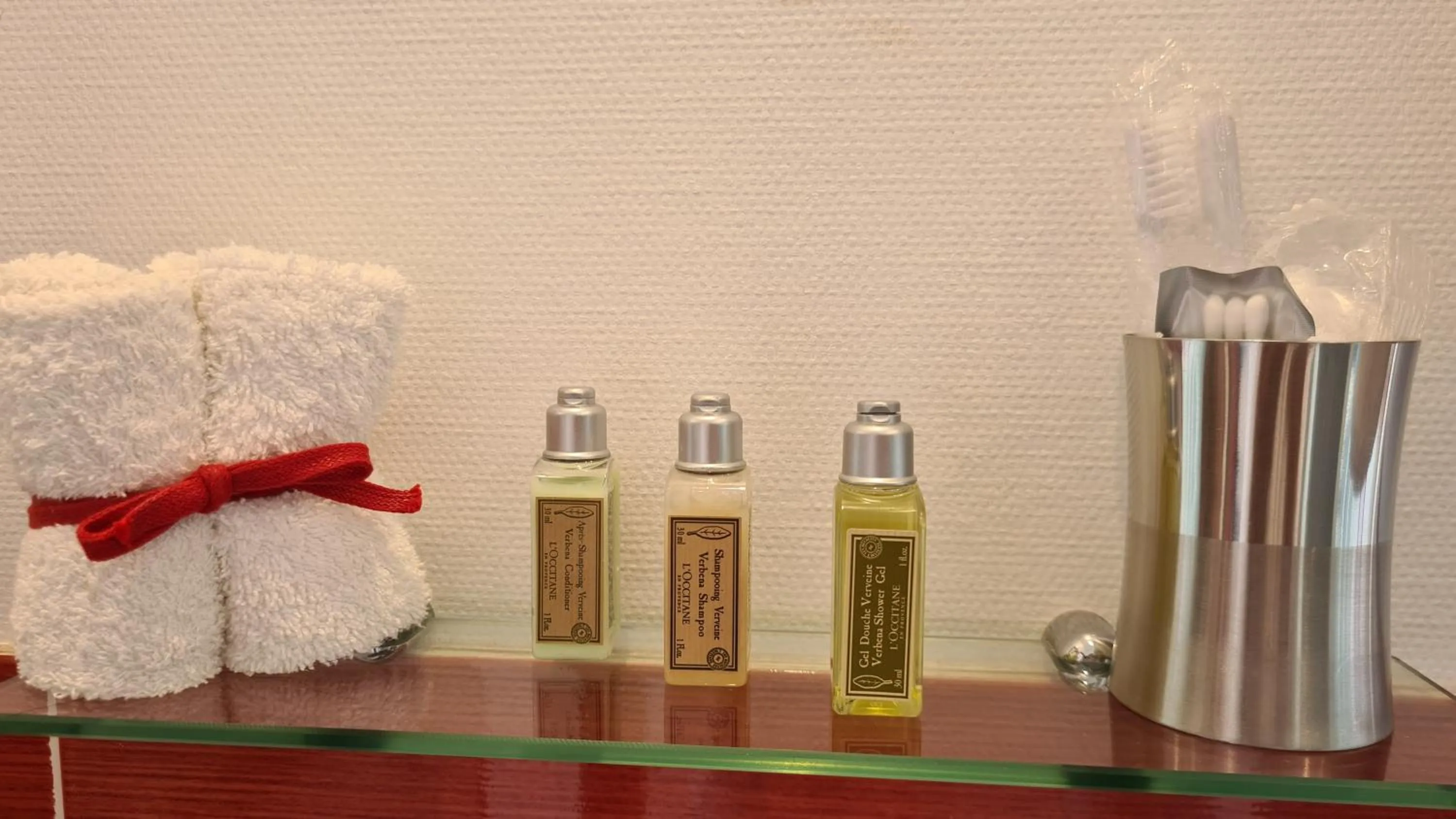 Bathroom in la cigale sous l'olivier